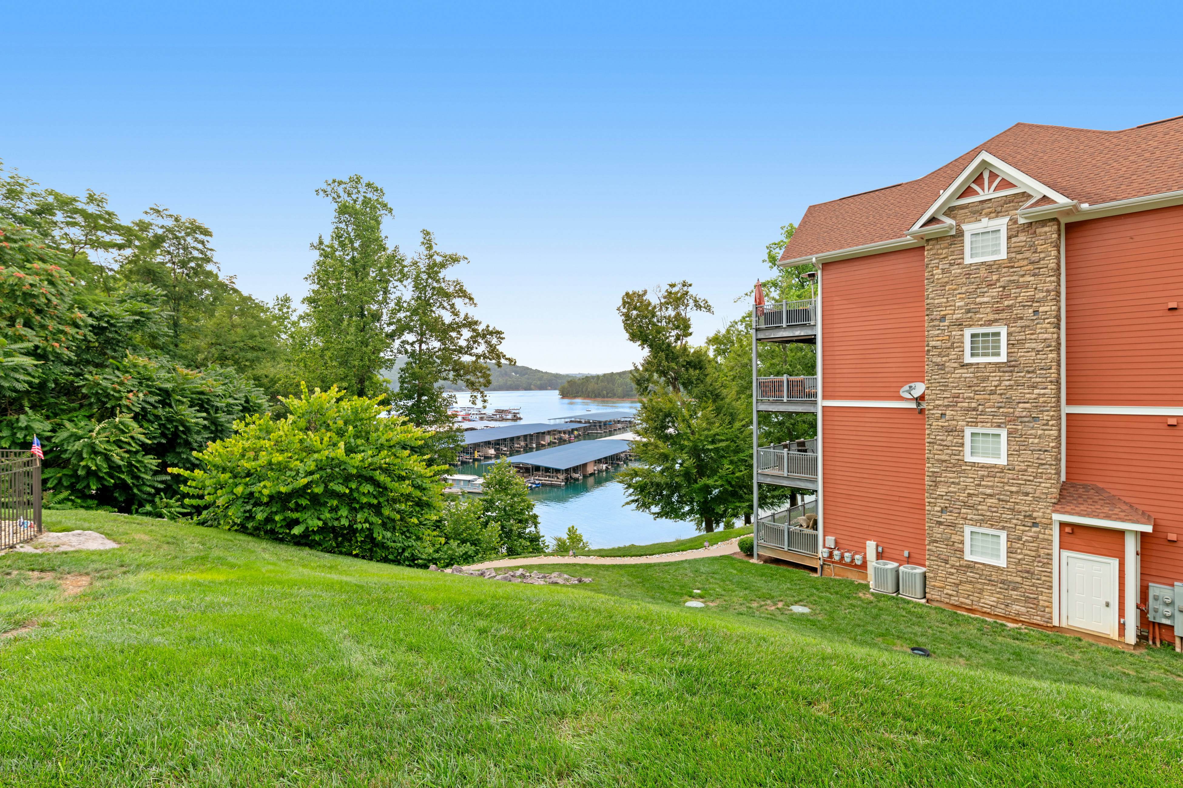 Dog-Friendly Condo w/ Lake Views and Dock Access