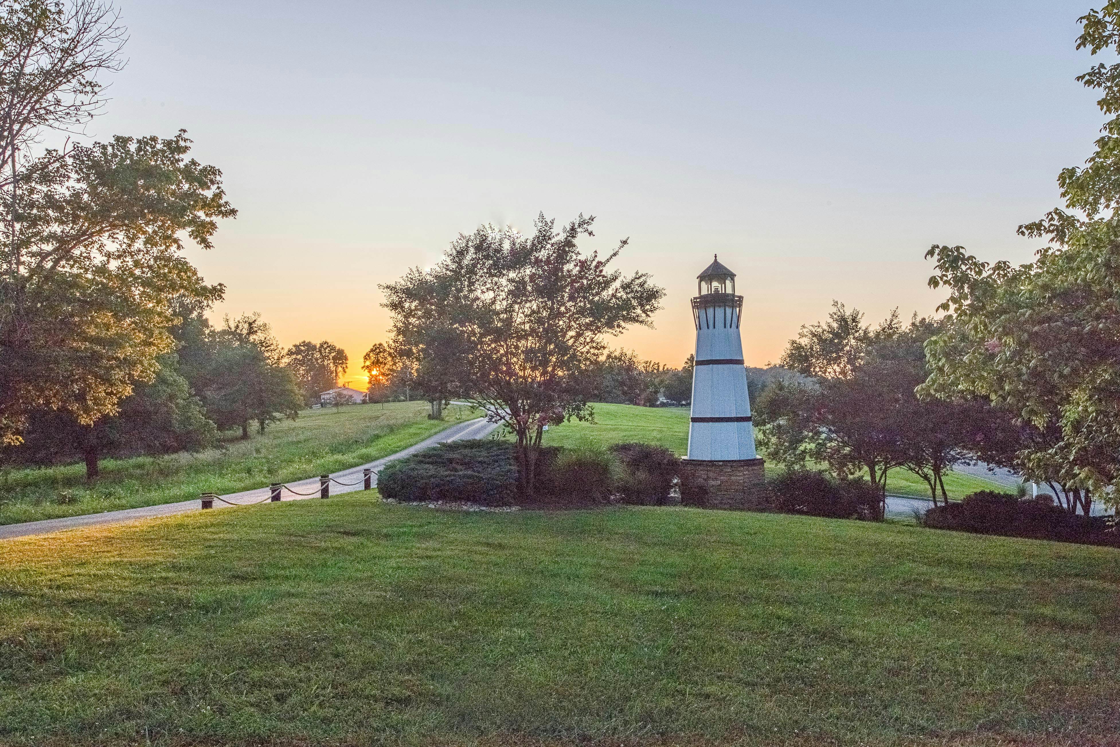 Dog-Friendly Condo w/ Lake Views and Dock Access