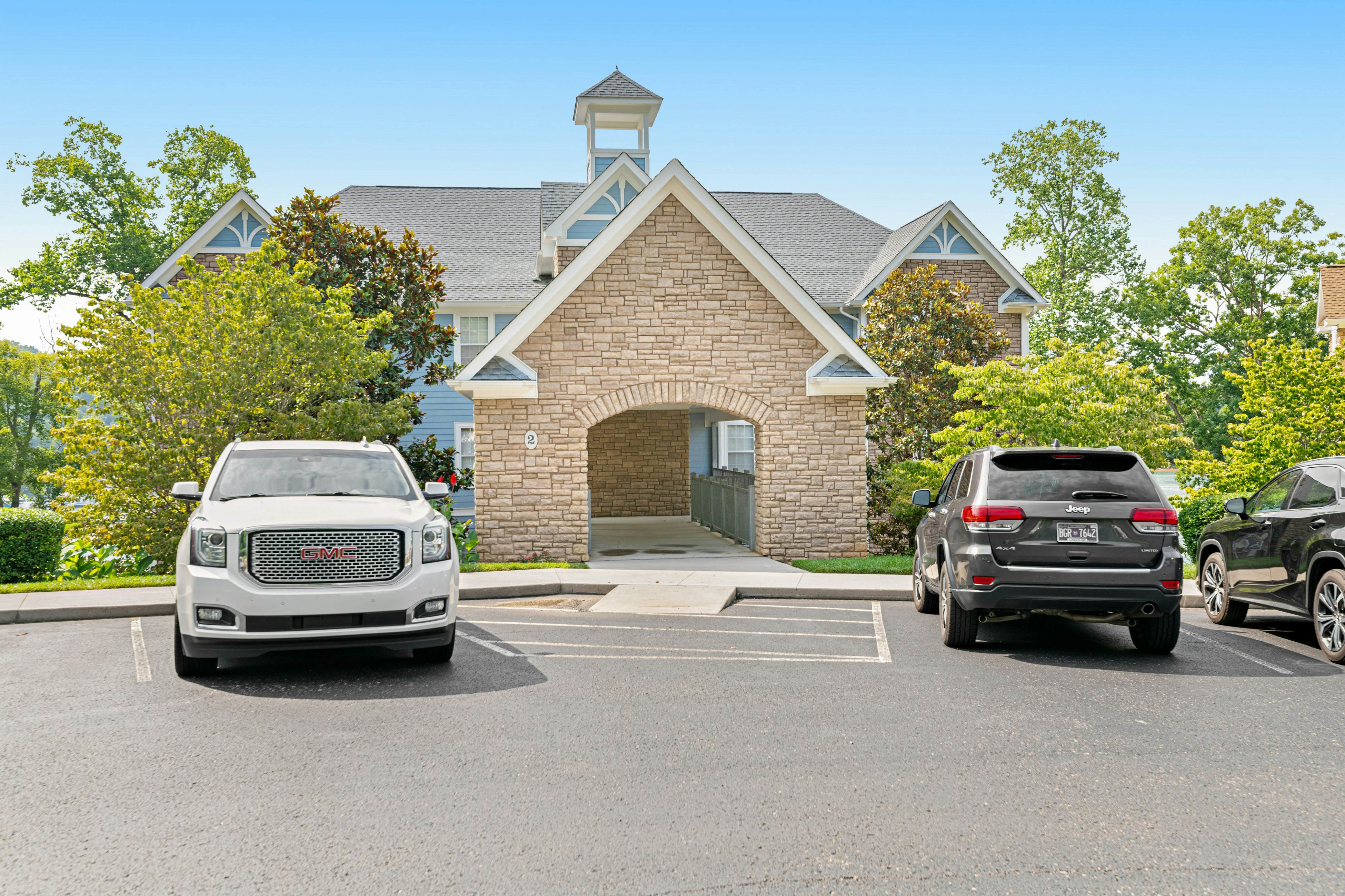 Dog-Friendly Condo w/ Lake Views and Dock Access