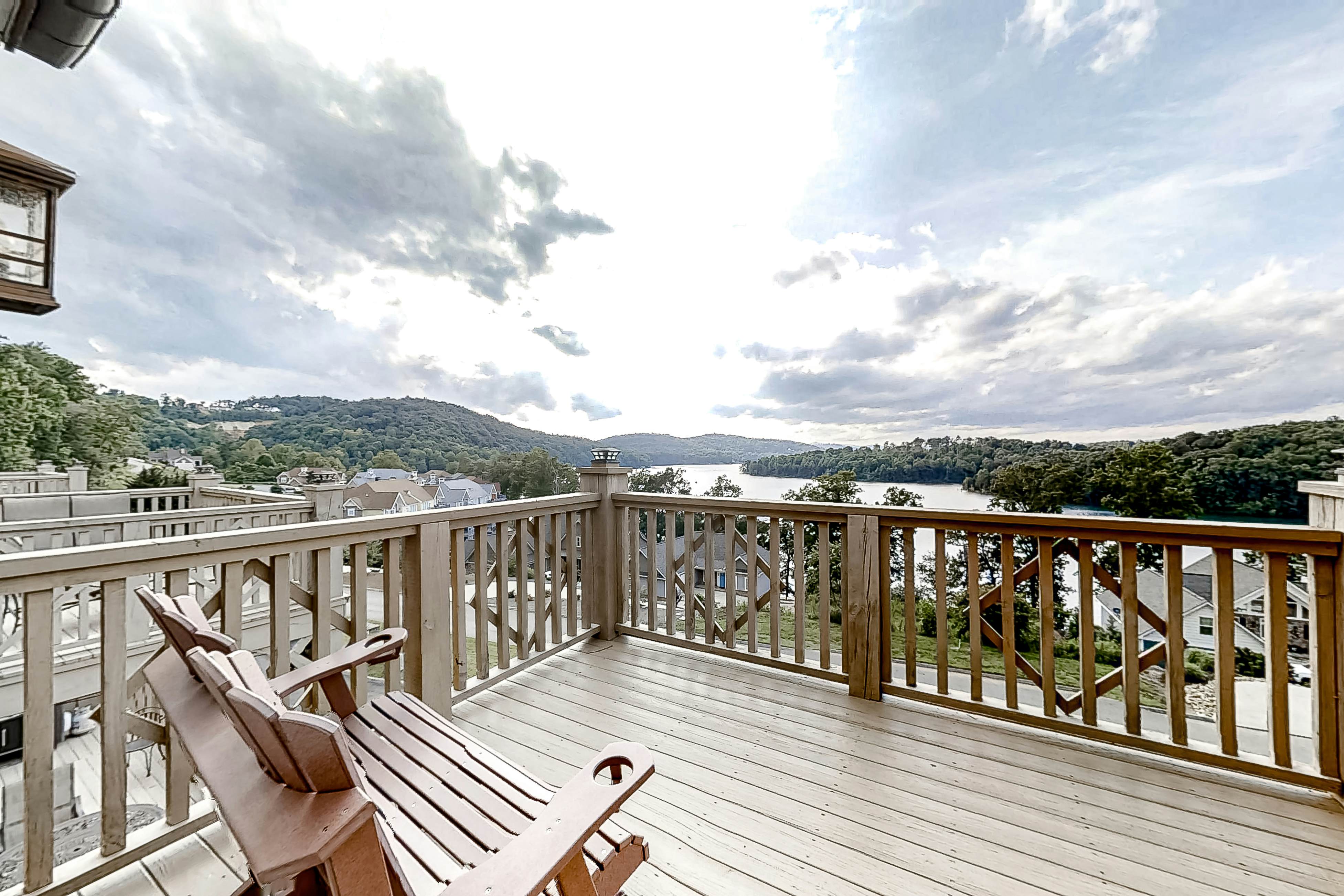 Norris Lake Getaway with Views | Deck・Boat Slip