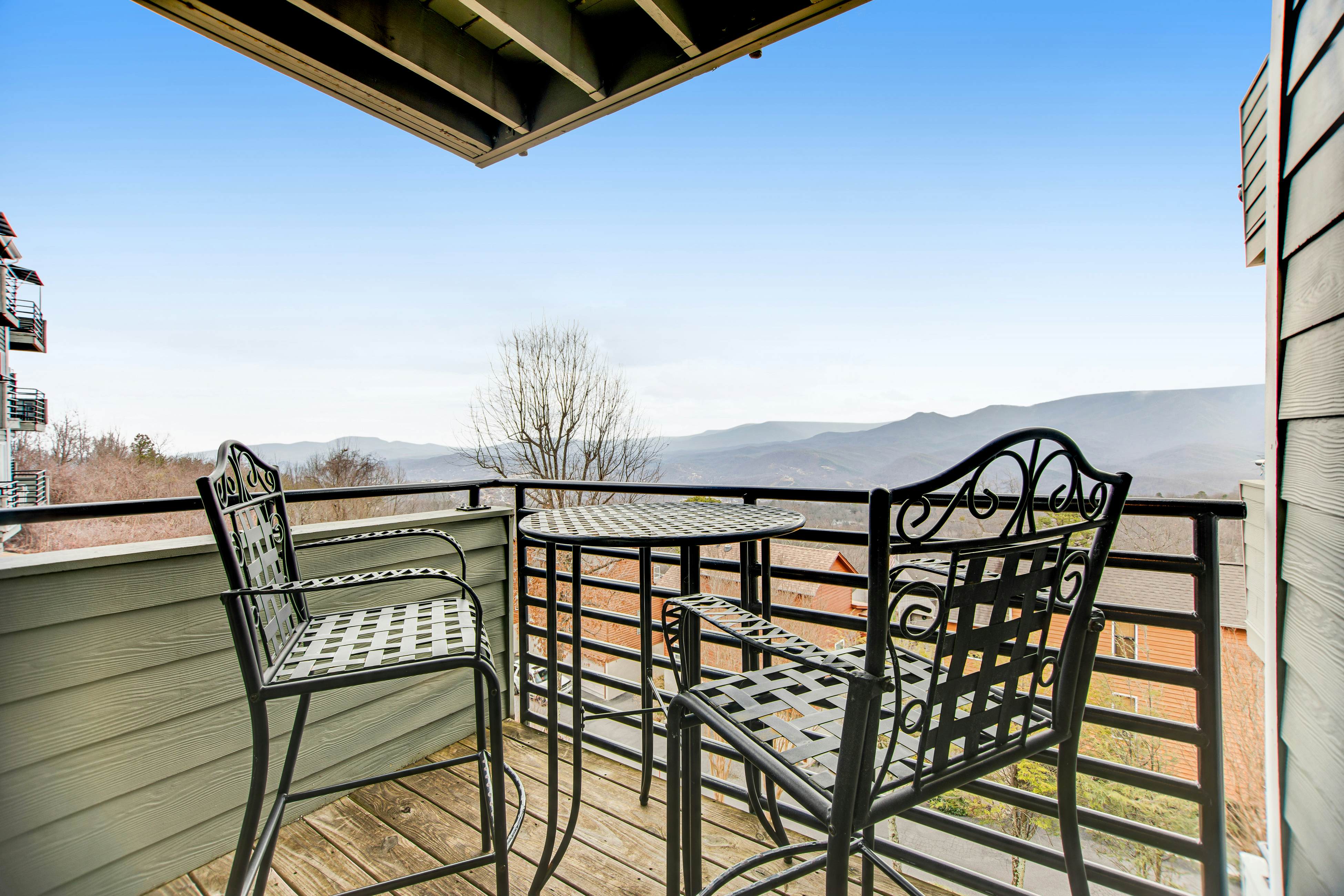 Condo w/ free attraction tickets, fireplace, & views -close to skiing & downtown