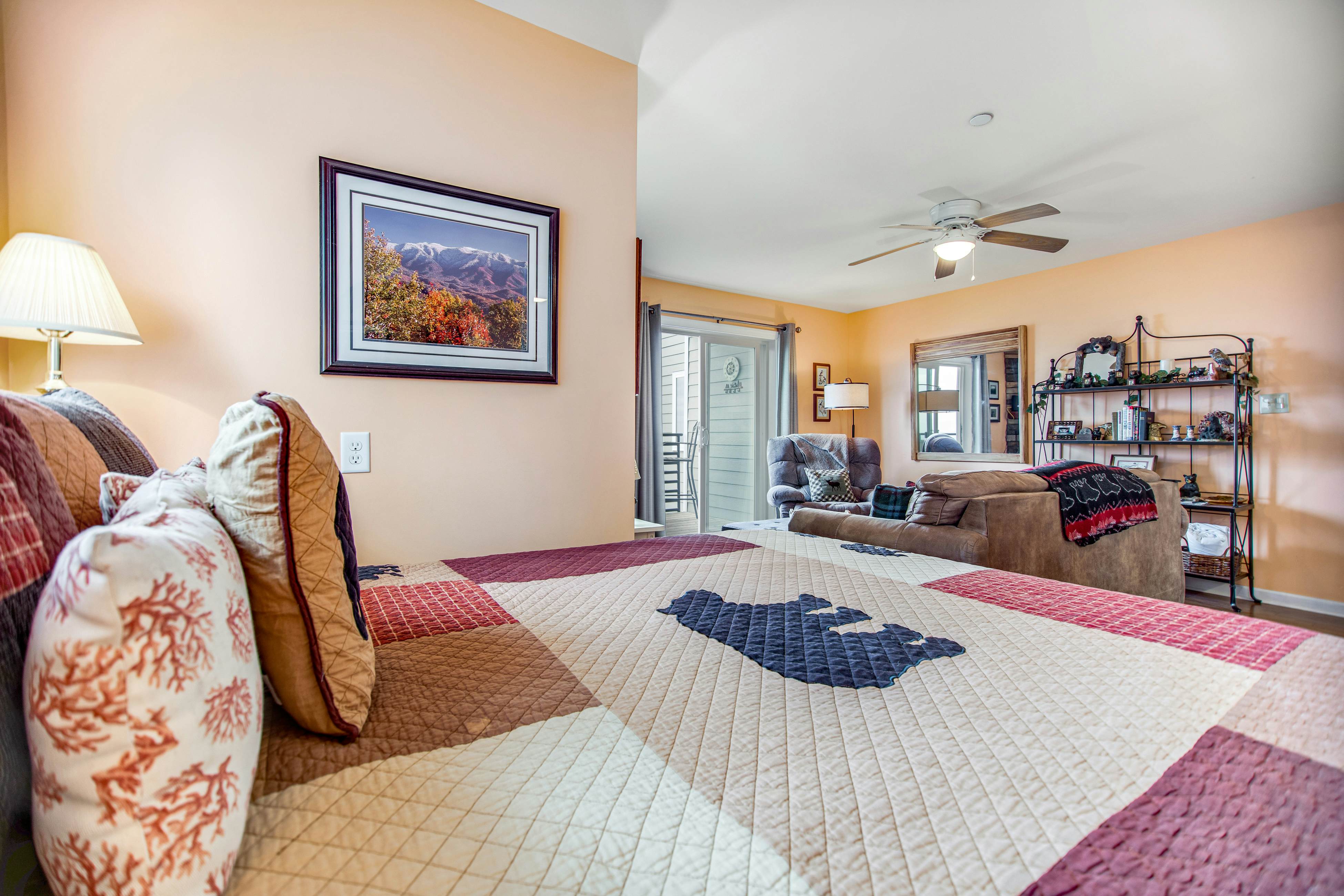 Condo w/ free attraction tickets, fireplace, & views -close to skiing & downtown