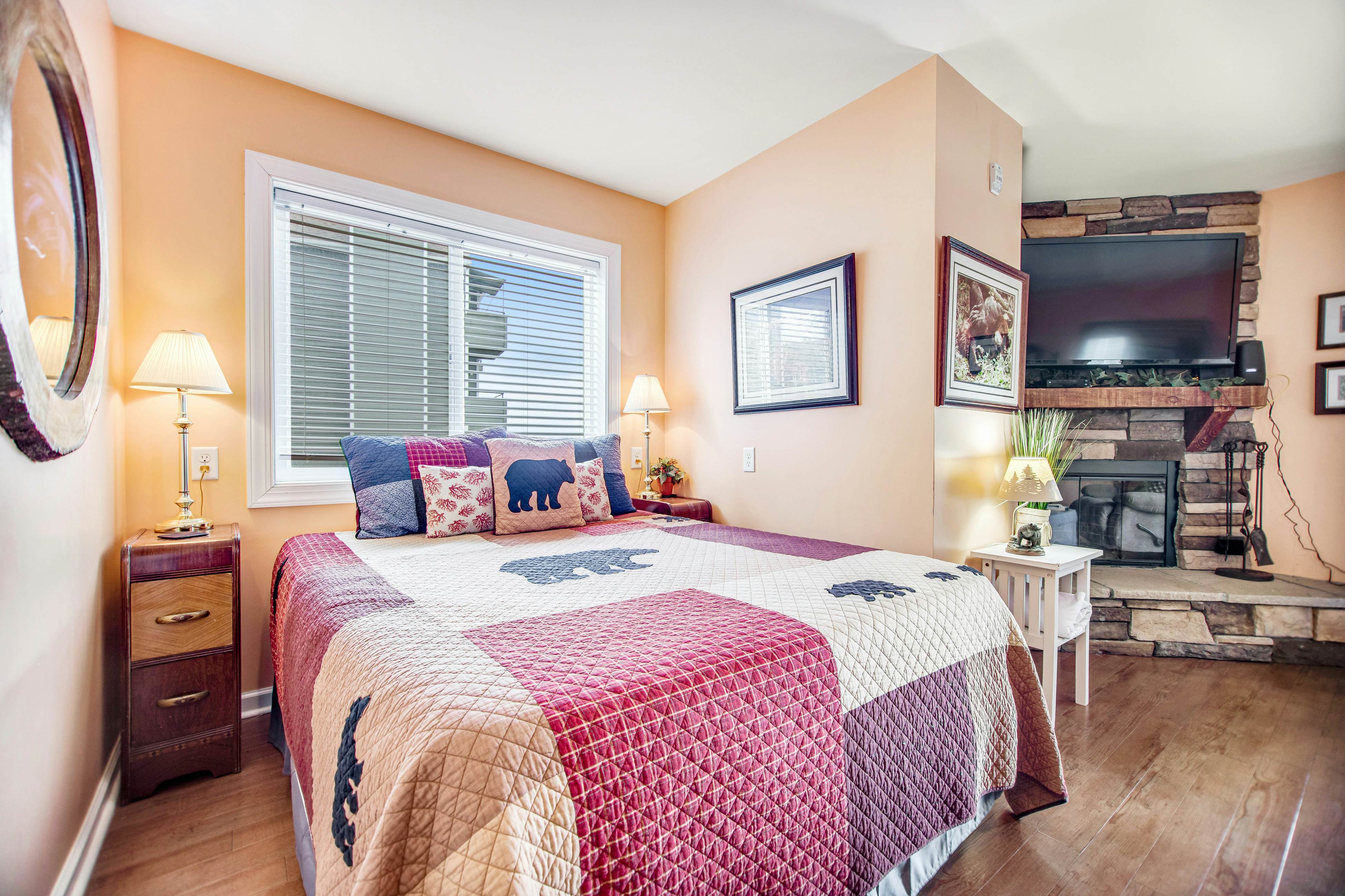 Condo w/ free attraction tickets, fireplace, & views -close to skiing & downtown