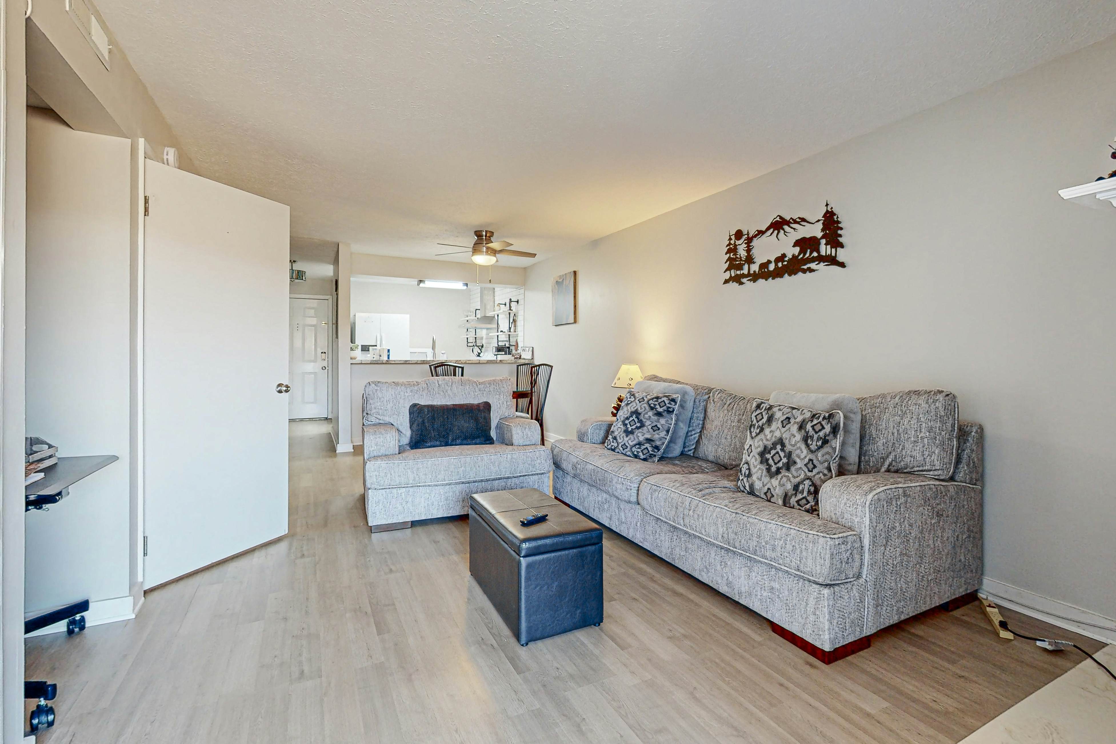 Mtn View Condo W Balcony, Sleeps 4・Pool Access