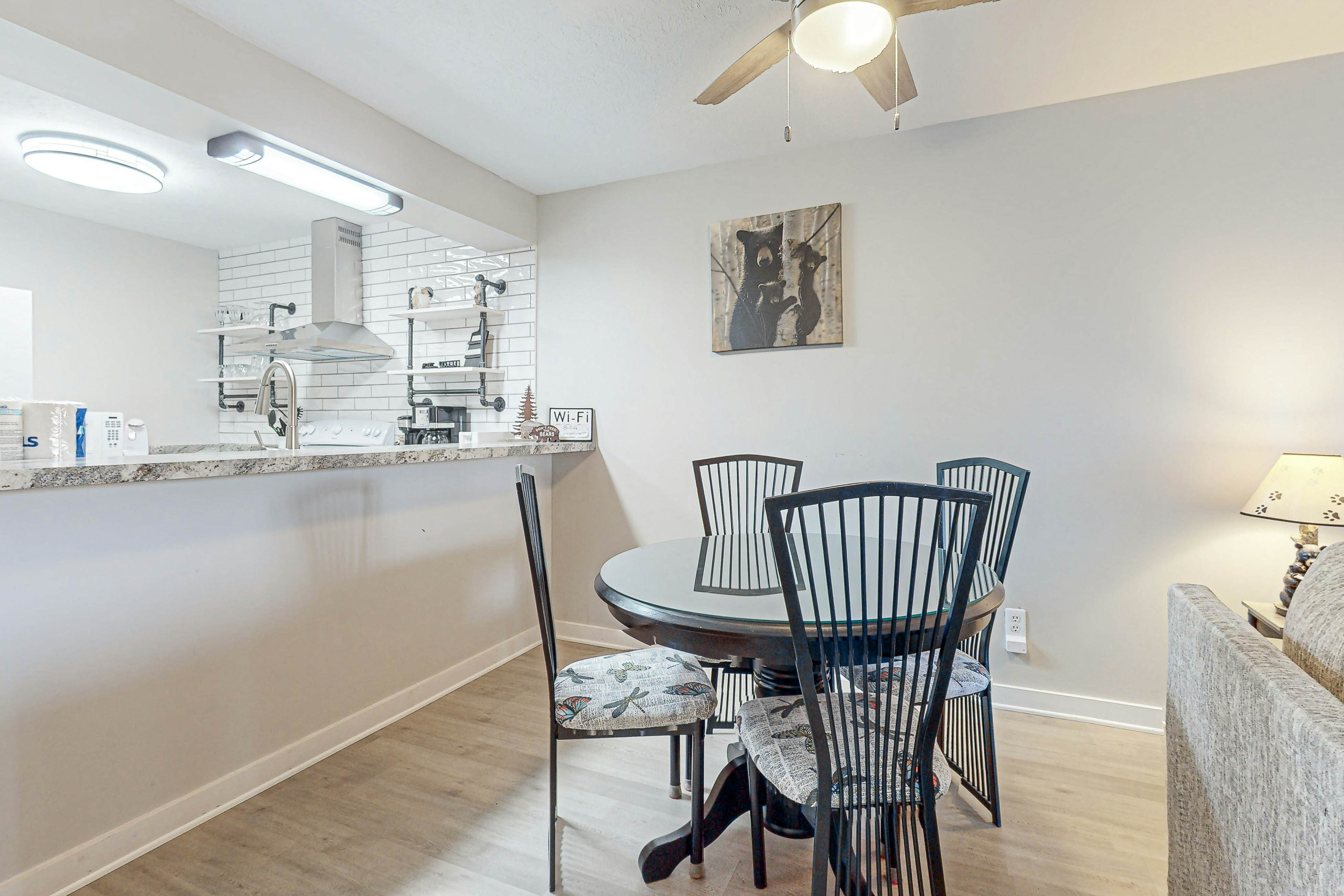 Mtn View Condo W Balcony, Sleeps 4・Pool Access