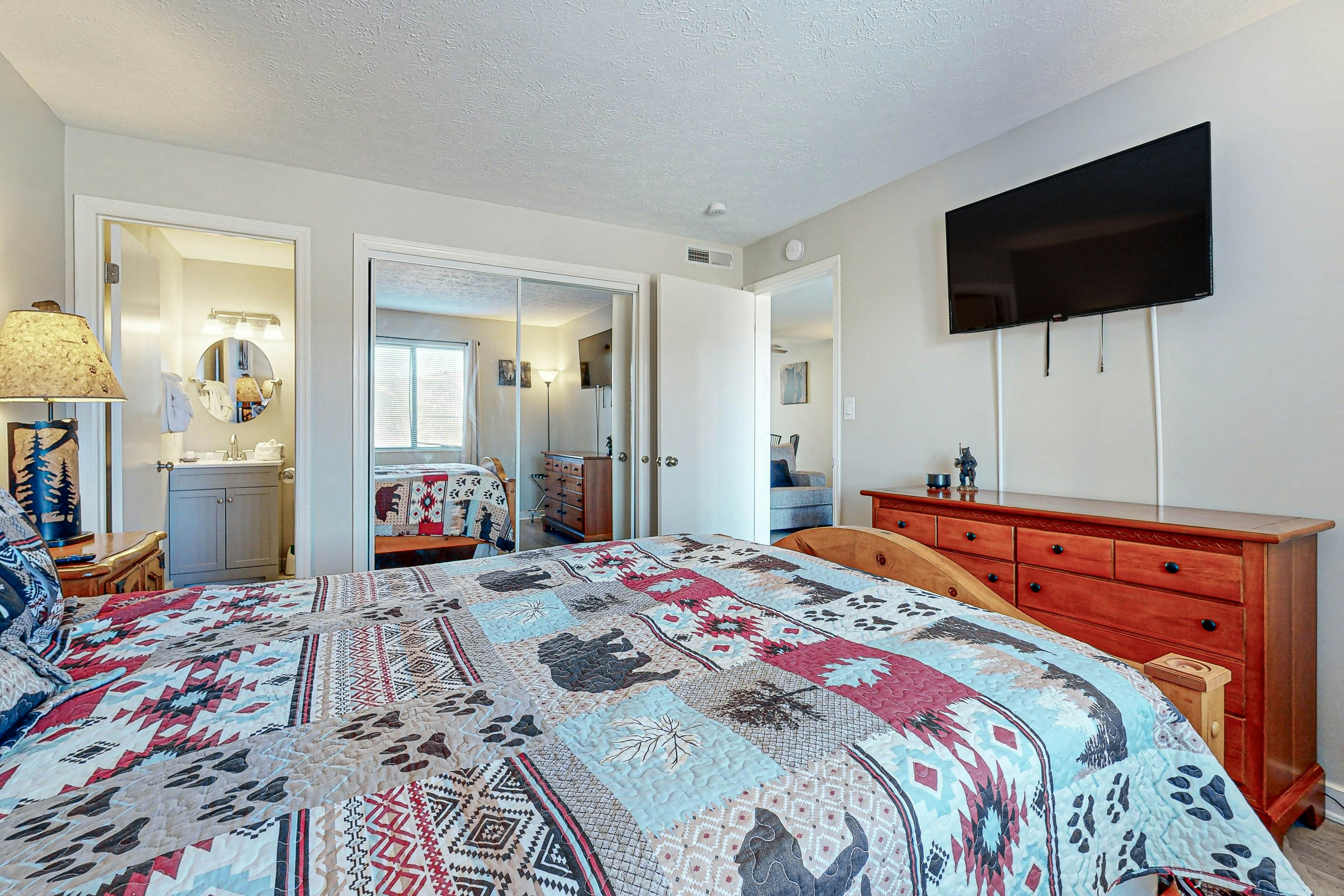 Mtn View Condo W Balcony, Sleeps 4・Pool Access