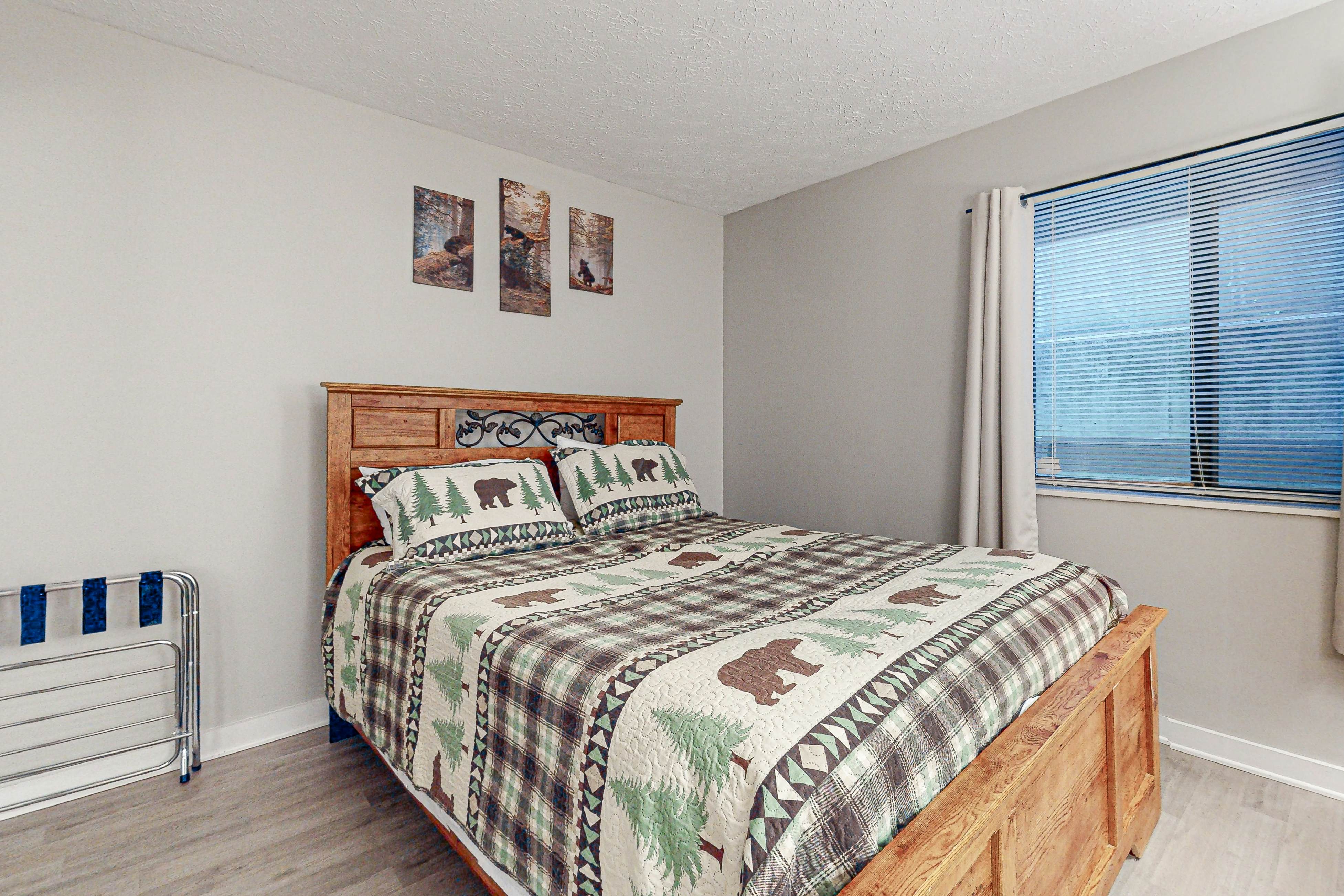 Mtn View Condo W Balcony, Sleeps 4・Pool Access