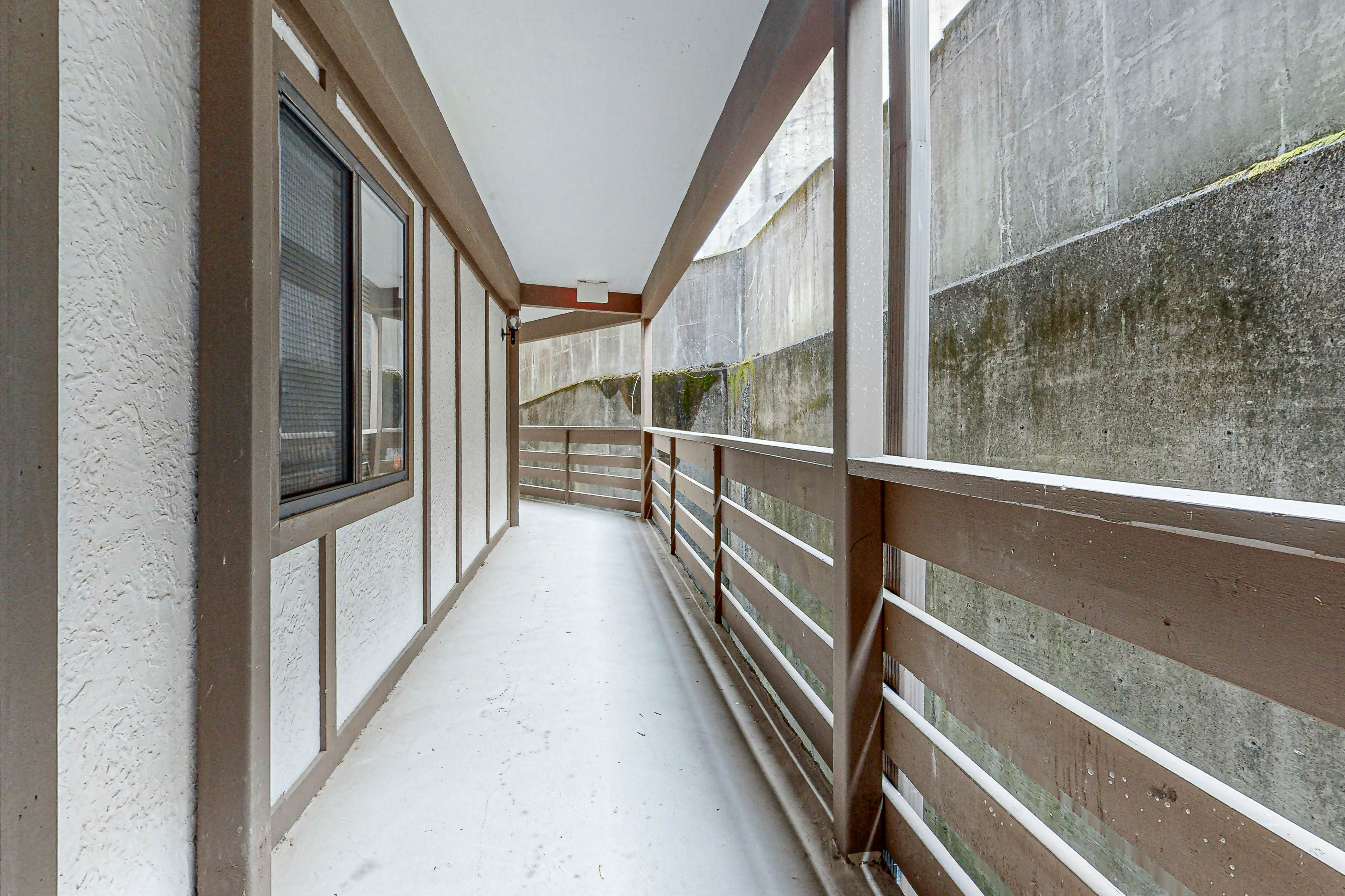 Mtn View Condo W Balcony, Sleeps 4・Pool Access