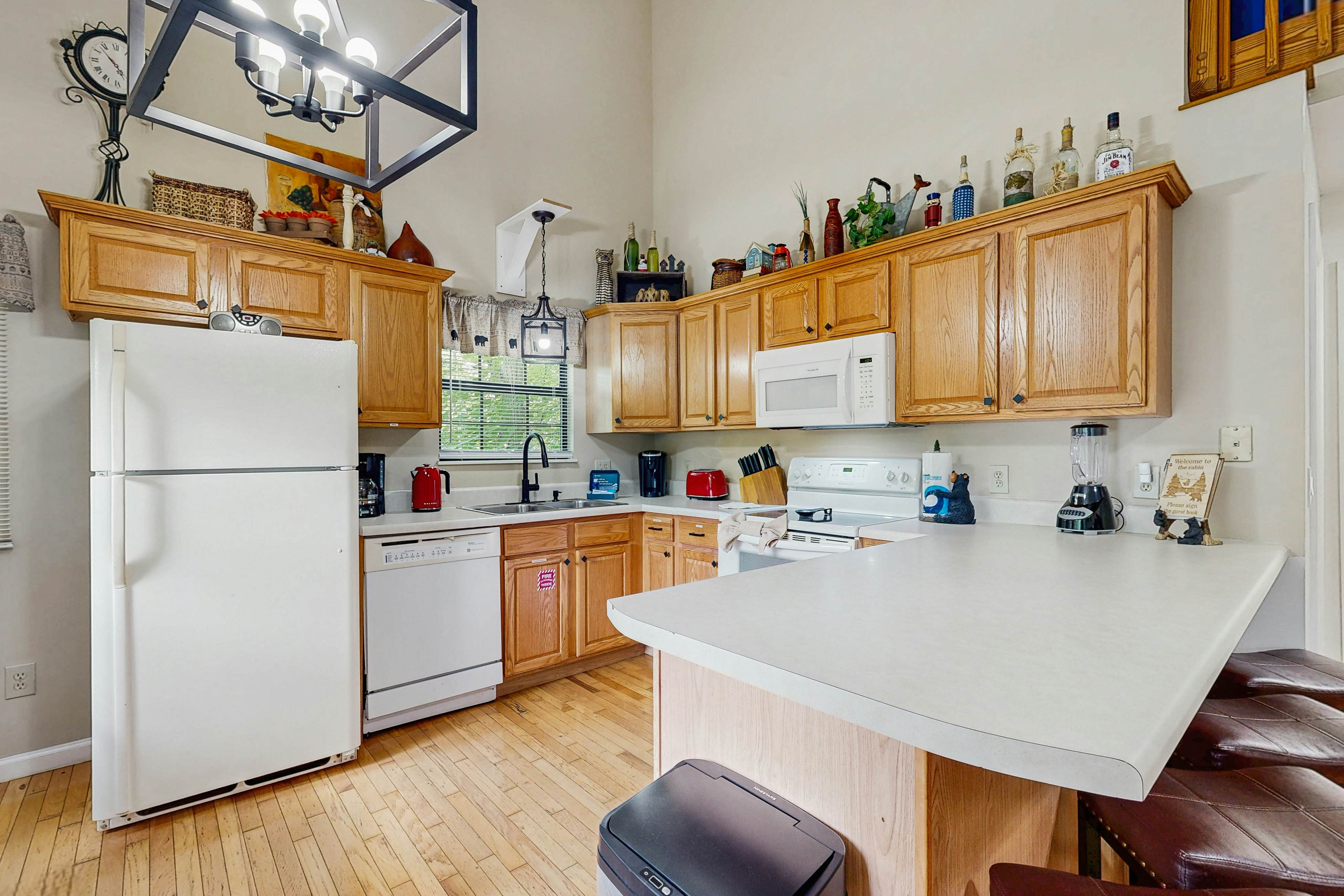 Charming Cabin W Hot Tub, Sleep 8・Firepit・Mtn View