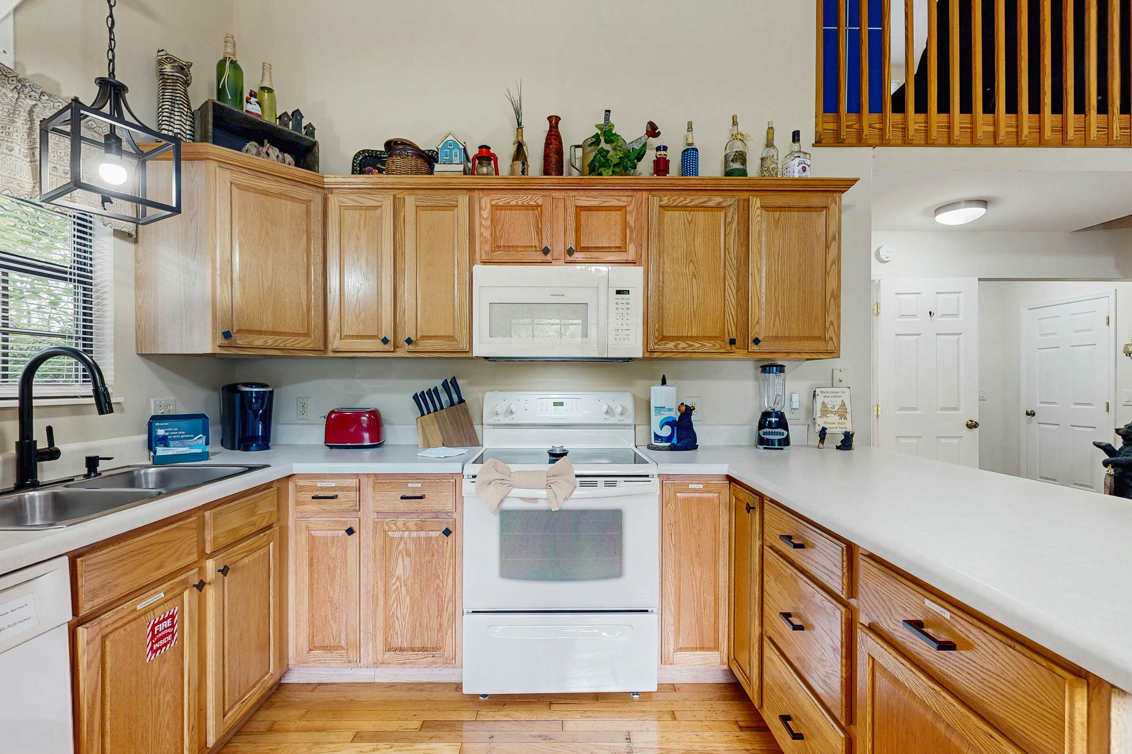 Charming Cabin W Hot Tub, Sleep 8・Firepit・Mtn View