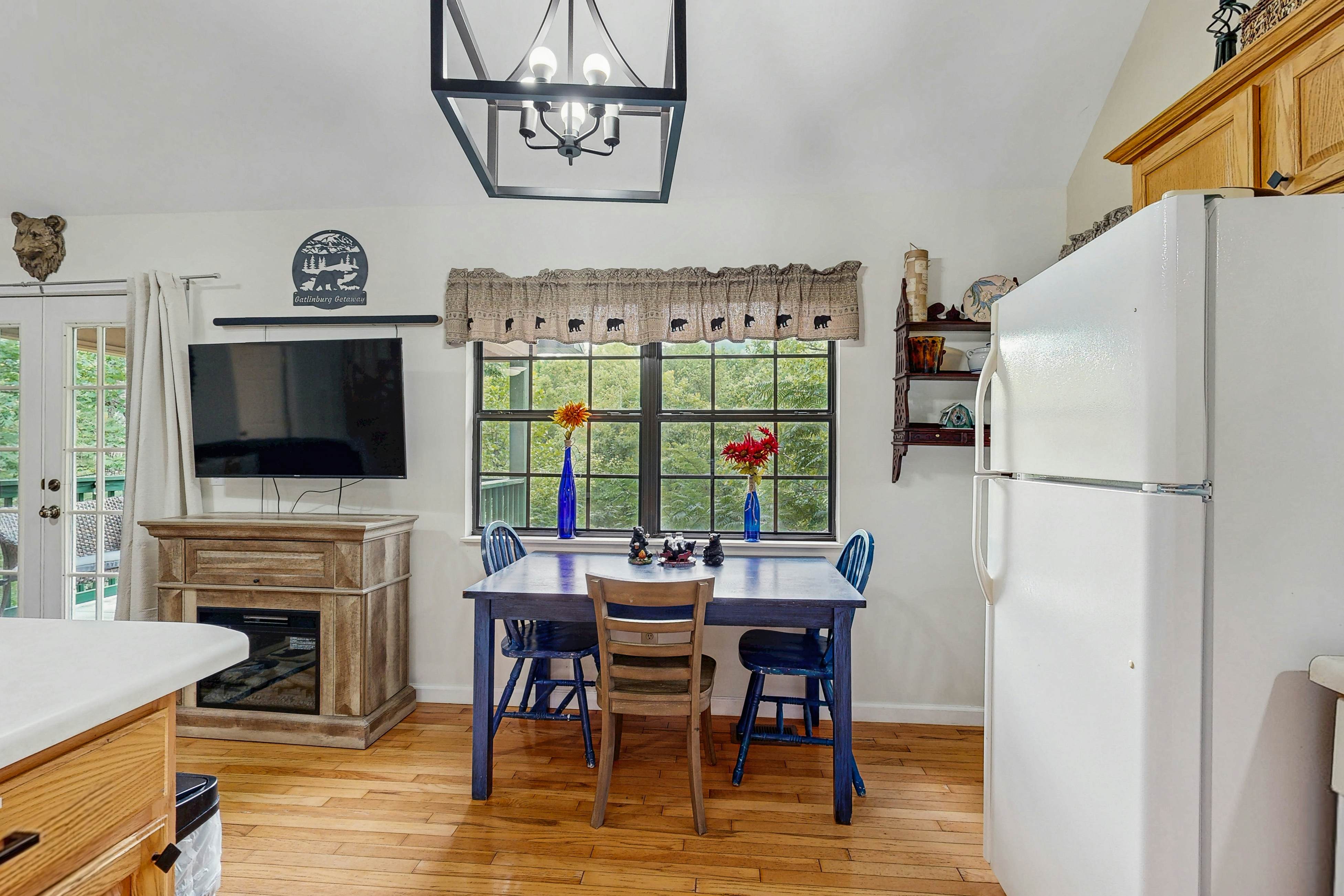 Charming Cabin W Hot Tub, Sleep 8・Firepit・Mtn View