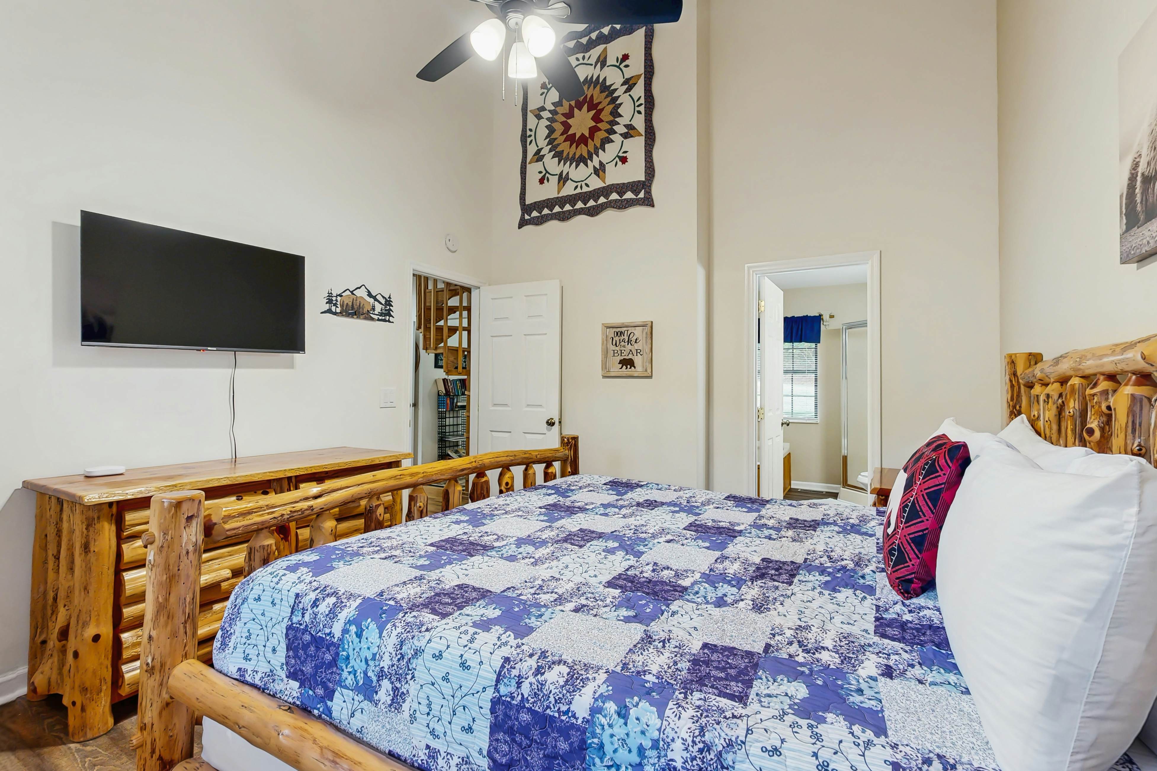 Charming Cabin W Hot Tub, Sleep 8・Firepit・Mtn View