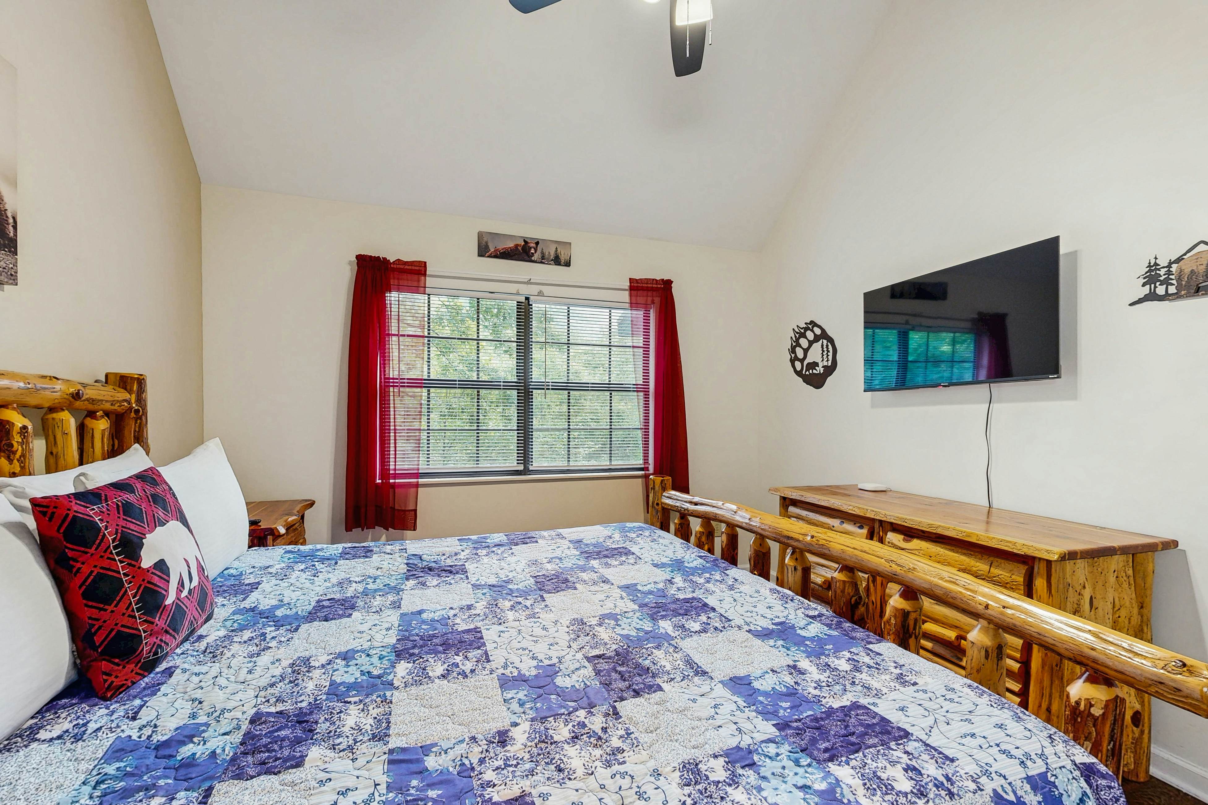 Charming Cabin W Hot Tub, Sleep 8・Firepit・Mtn View