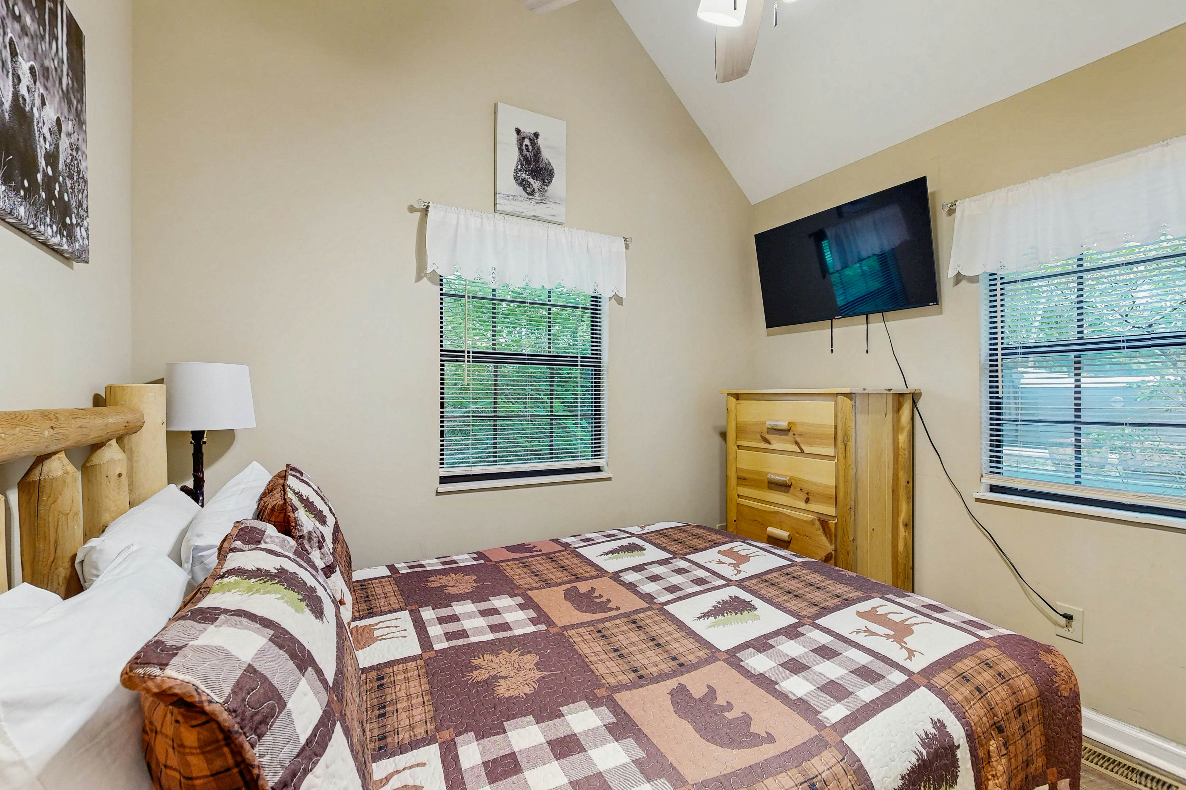 Charming Cabin W Hot Tub, Sleep 8・Firepit・Mtn View