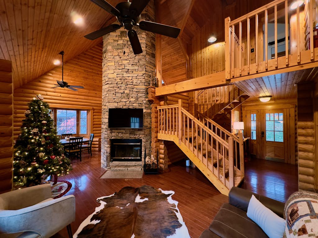 Luxe Cabin, Sleep 6, Hot Tub, Fireplace, Views