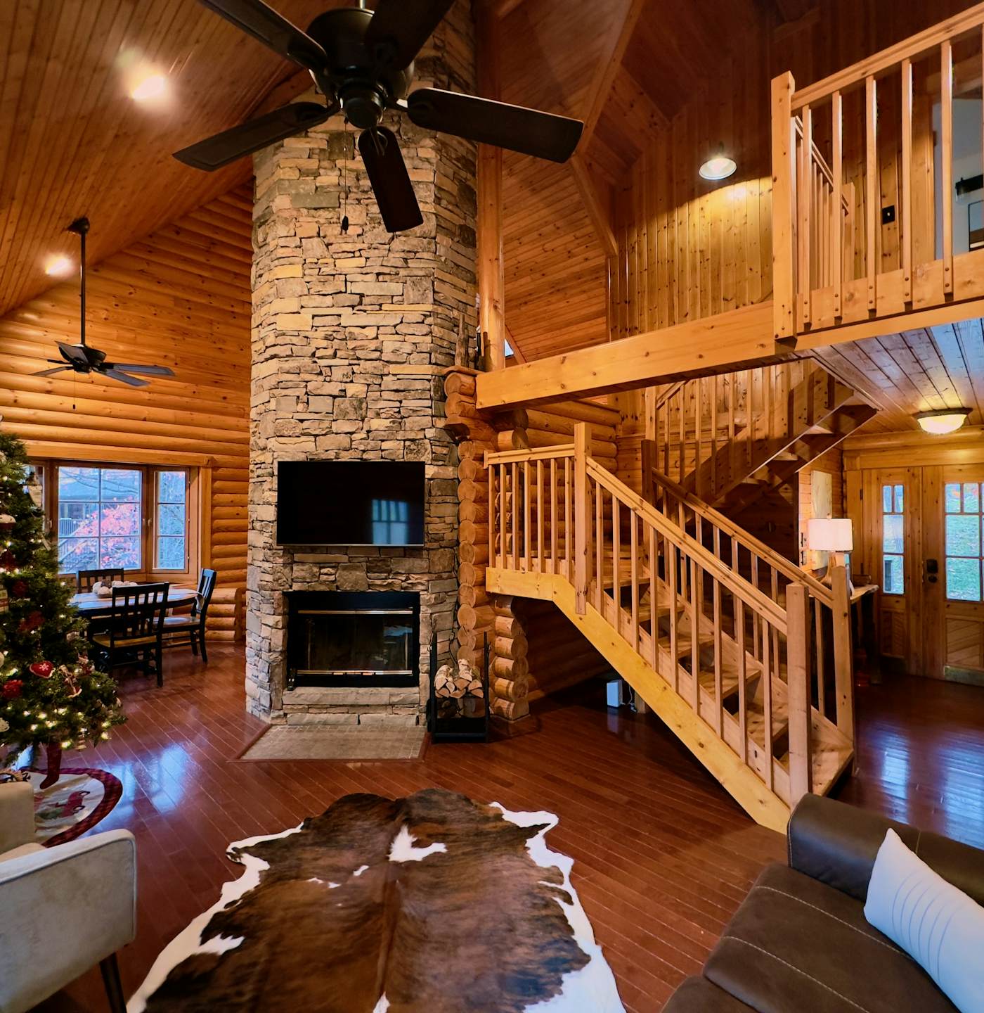 Luxe Cabin, Sleep 6, Hot Tub, Fireplace, Views - Gatlinburg