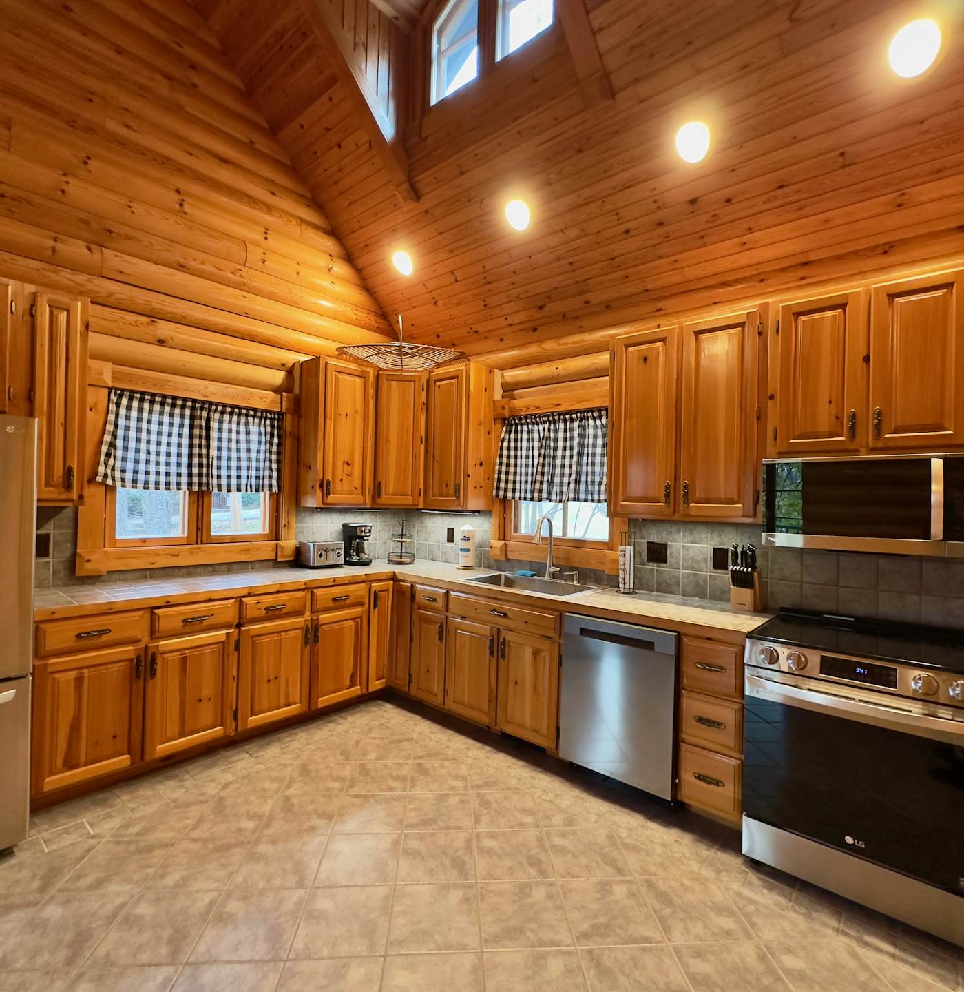 Luxe Cabin, Sleep 6, Hot Tub, Fireplace, Views - Gatlinburg