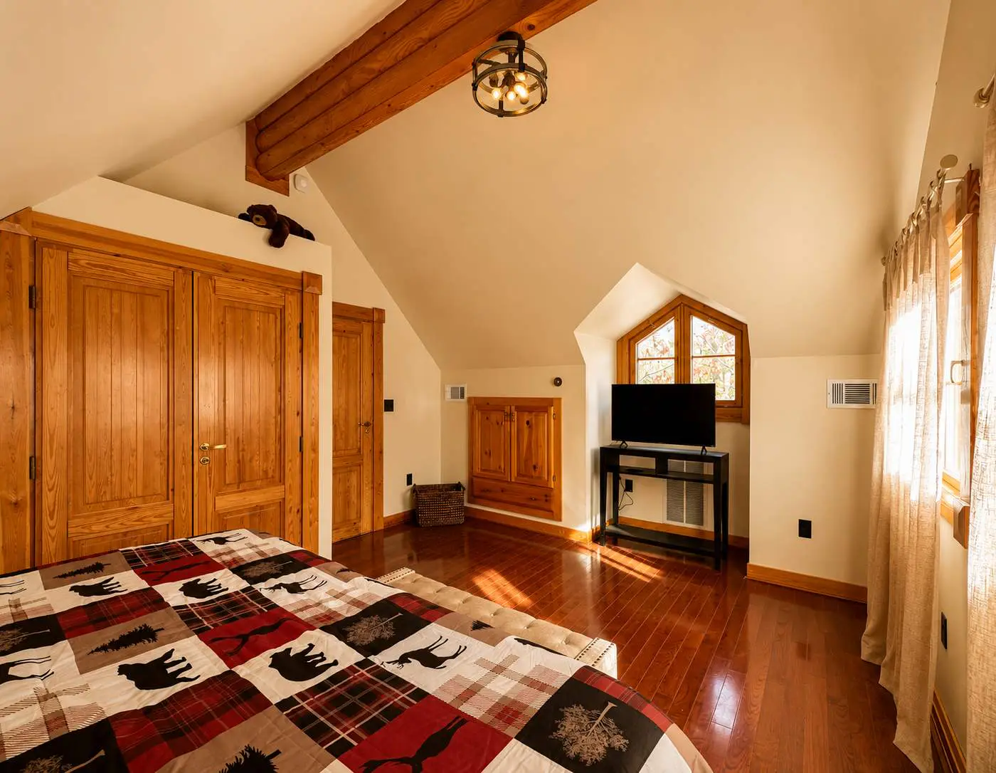 Luxe Cabin, Sleep 6, Hot Tub, Fireplace, Views