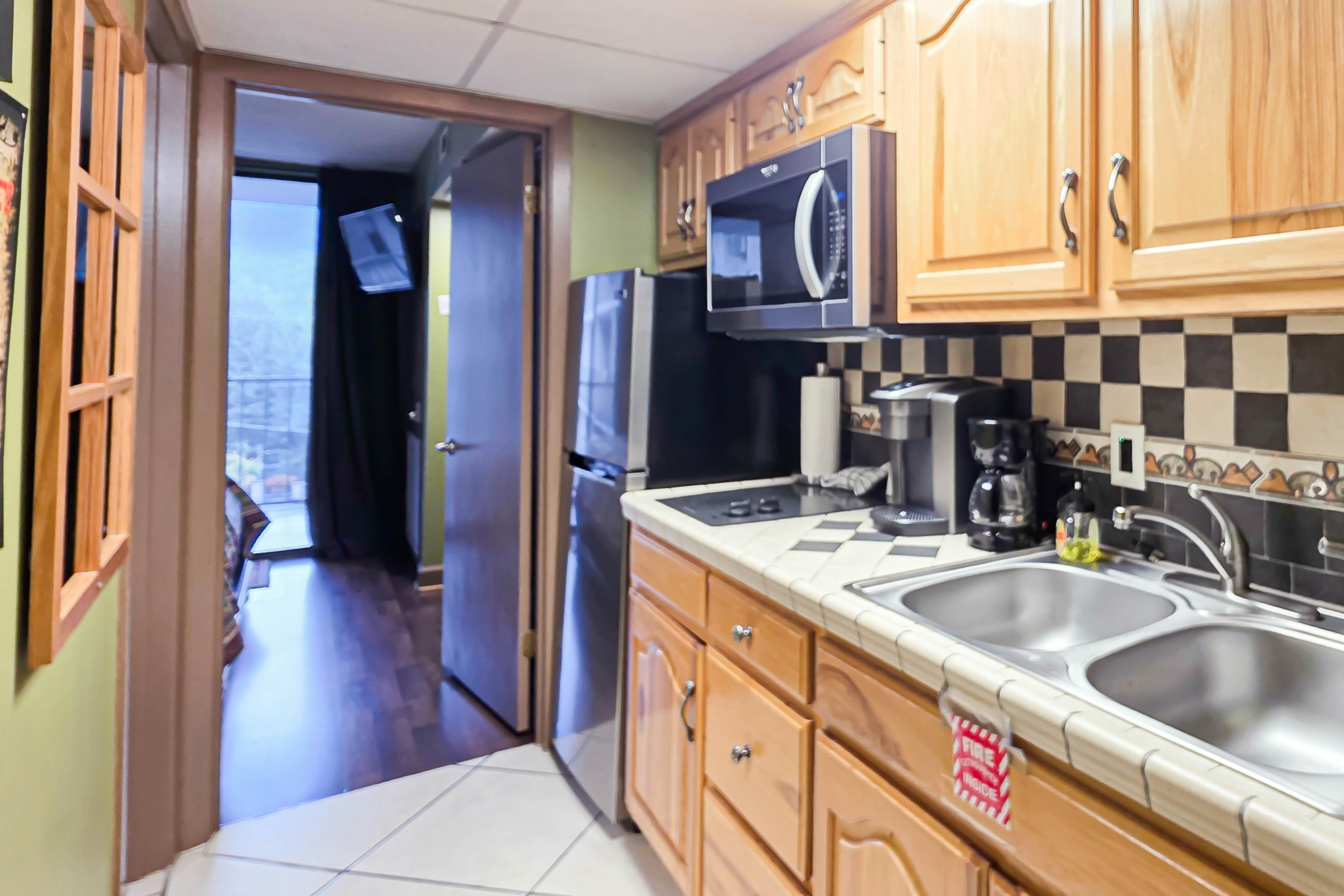 Cozy condo in Downtown Gatlinburg w/indoor & outdoor pools, WiFi great location!