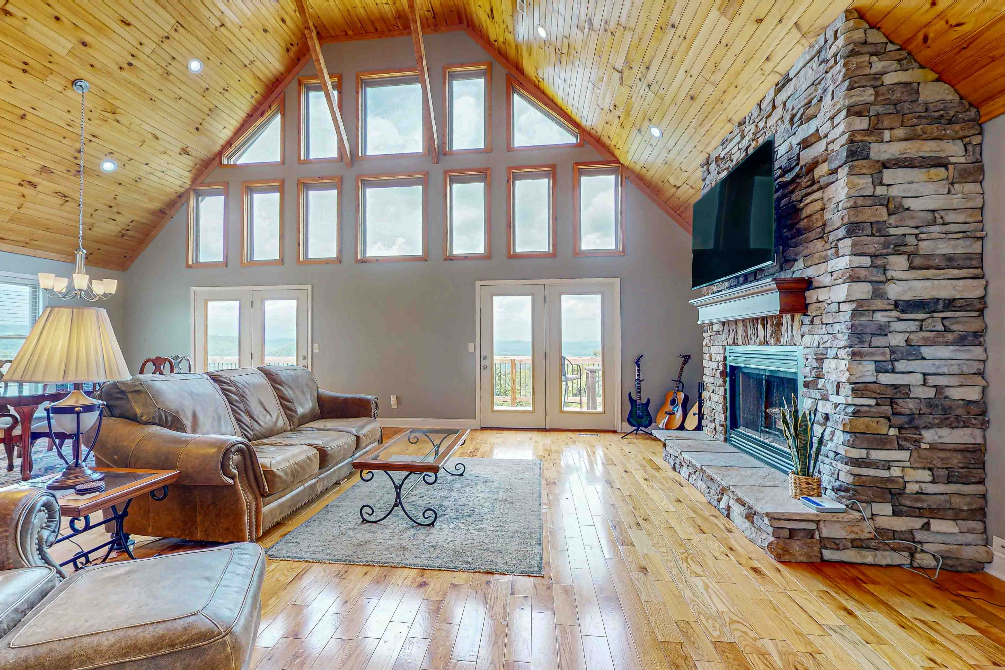 Scenic Lakeview Getaway, Sleeps 8, Wraparound Deck