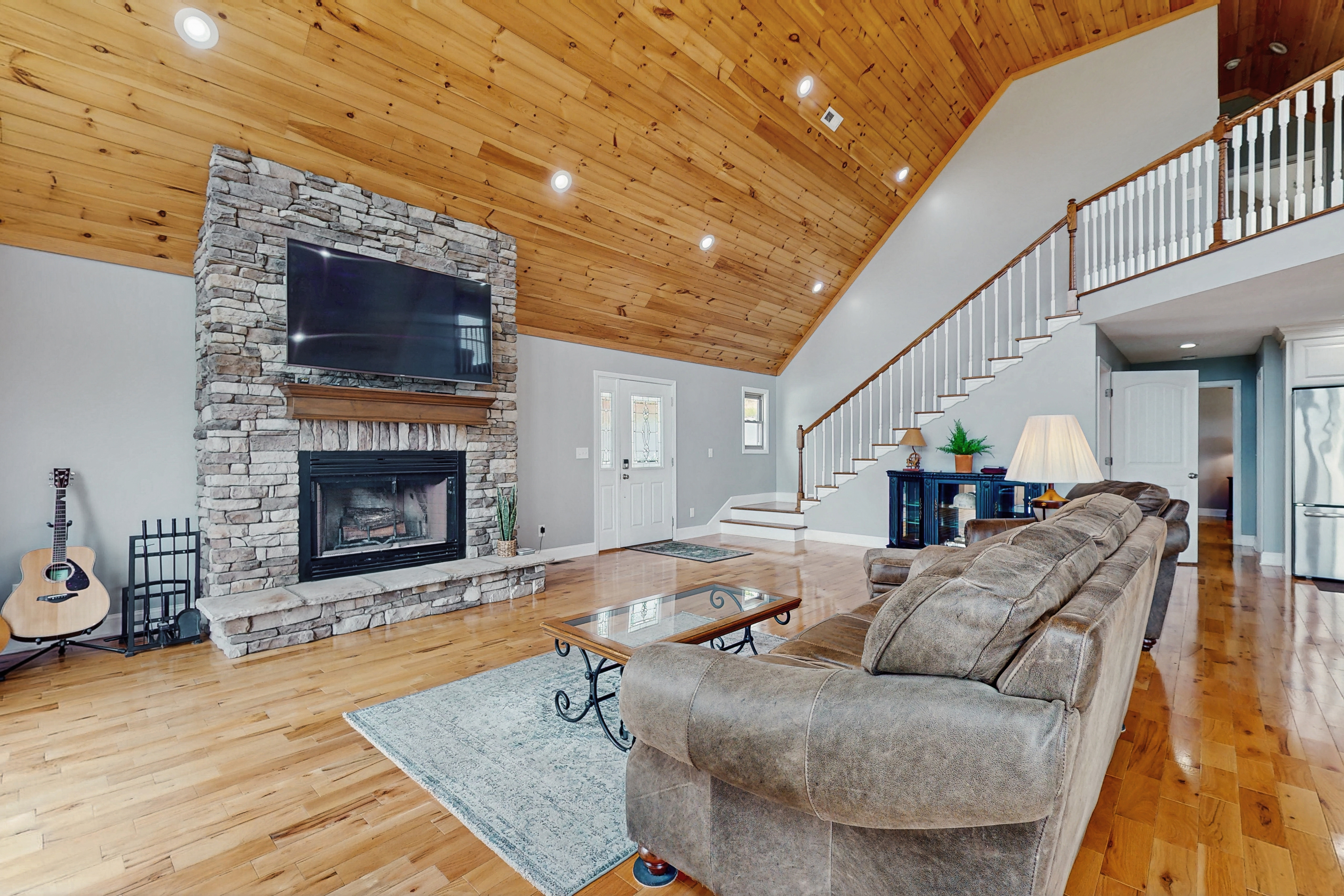 Scenic Lakeview Getaway, Sleeps 8, Wraparound Deck