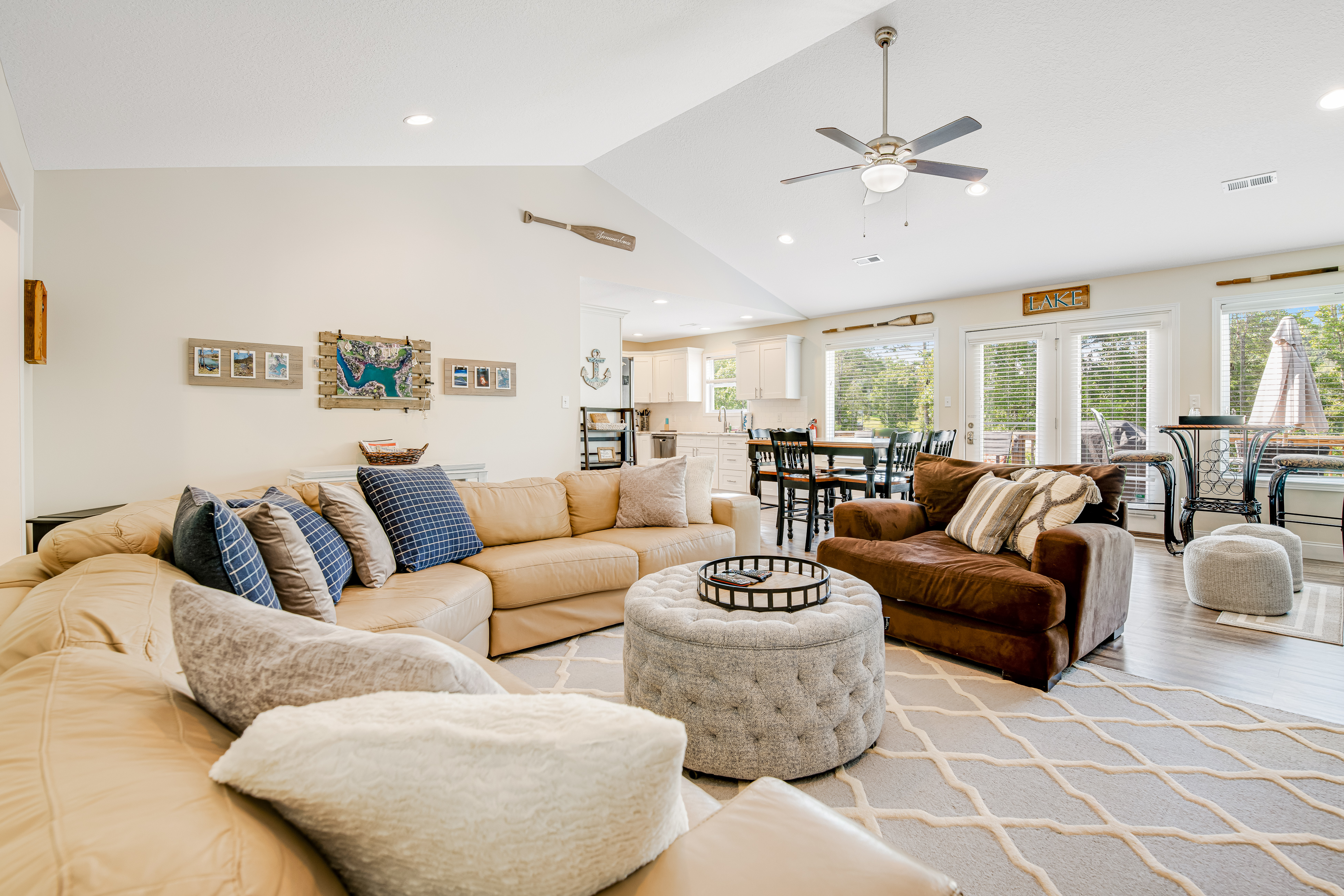 Cozy Lakefront Home, Sleep 12・Private Dock・Hot Tub