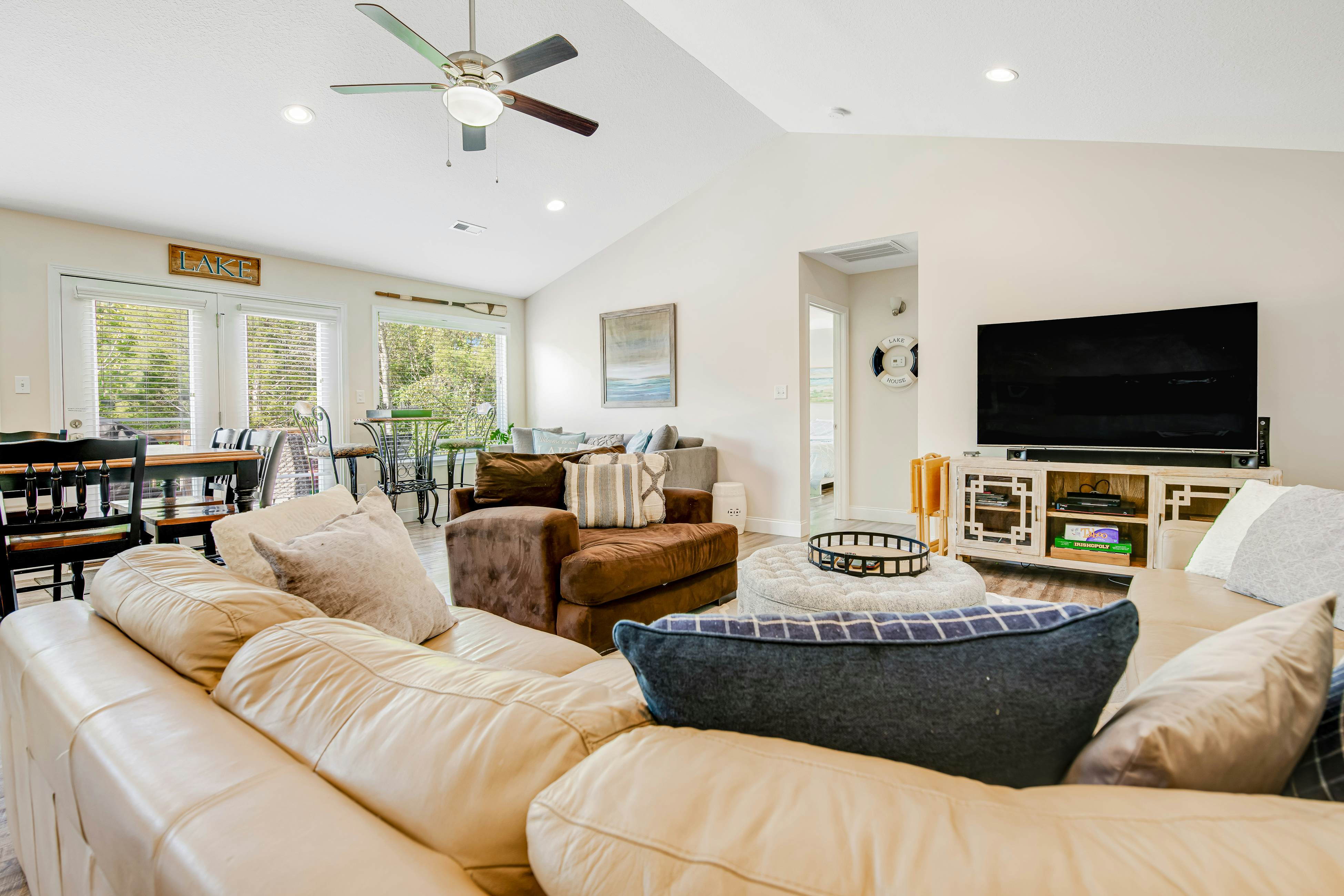 Cozy Lakefront Home, Sleep 12・Private Dock・Hot Tub