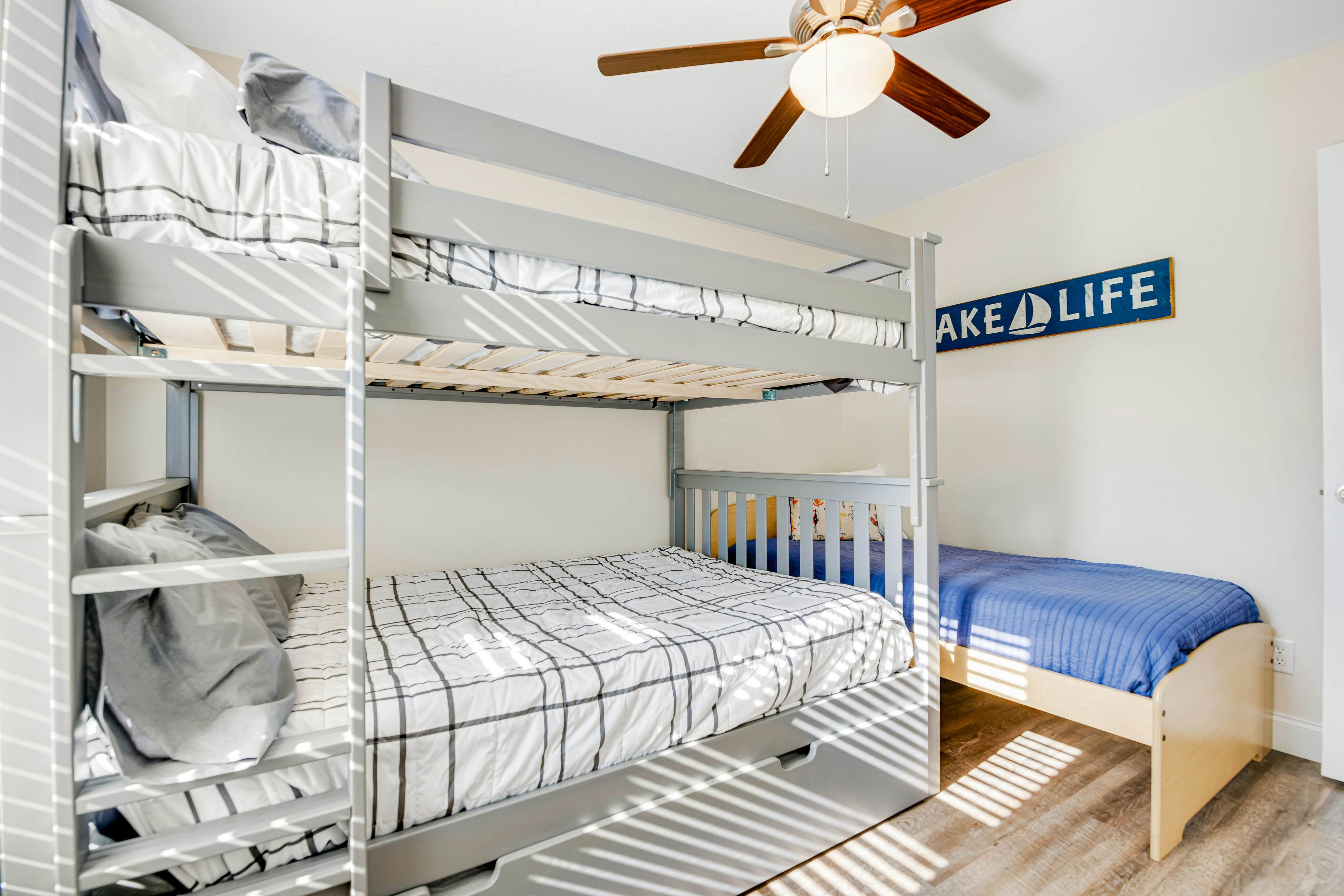 Cozy Lakefront Home, Sleep 12・Private Dock・Hot Tub