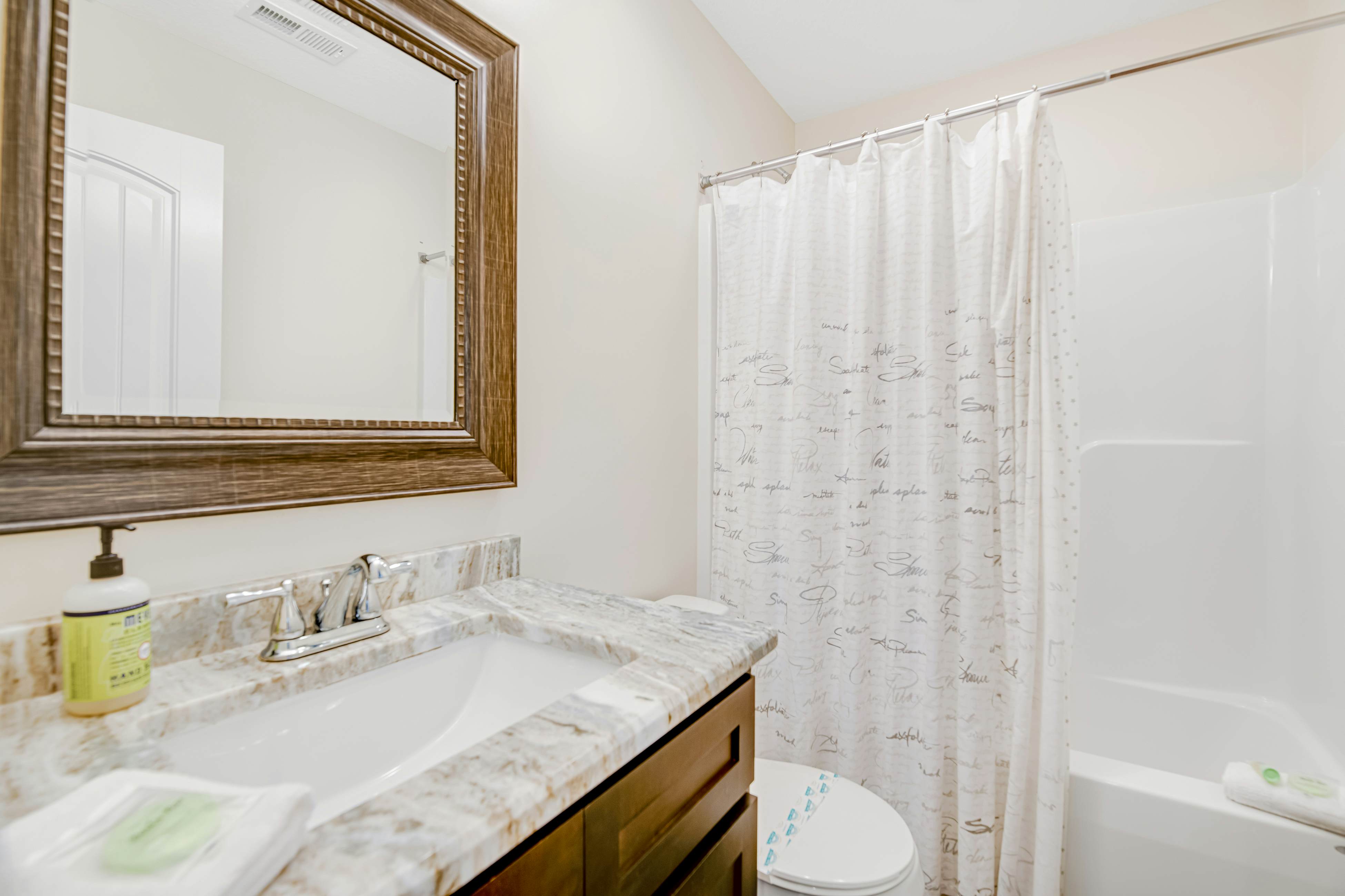 Cozy Lakefront Home, Sleep 12・Private Dock・Hot Tub