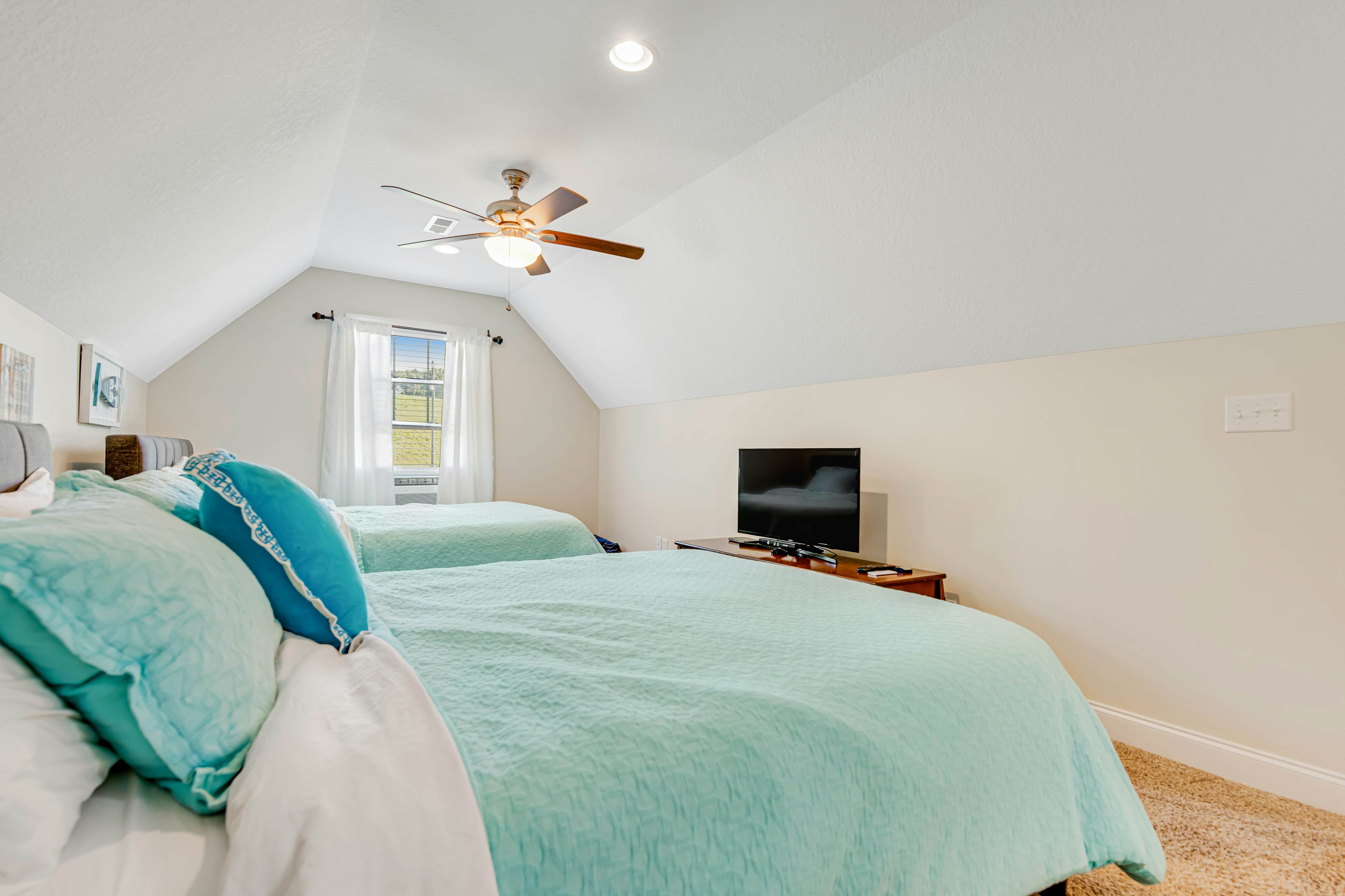 Cozy Lakefront Home, Sleep 12・Private Dock・Hot Tub