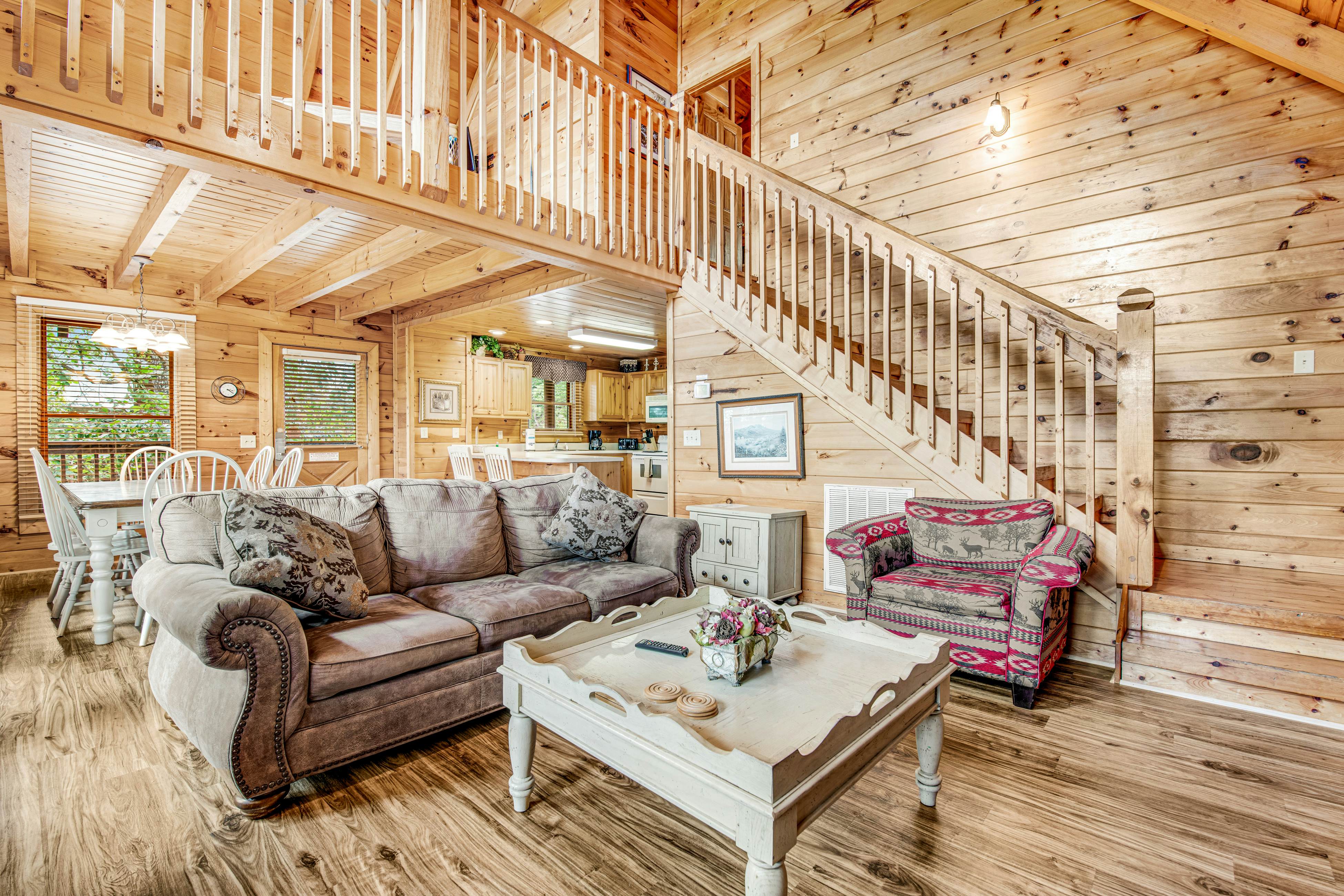 Log cabin w/ Free Attraction Tickets, hot tub, resort pool, and amazing views