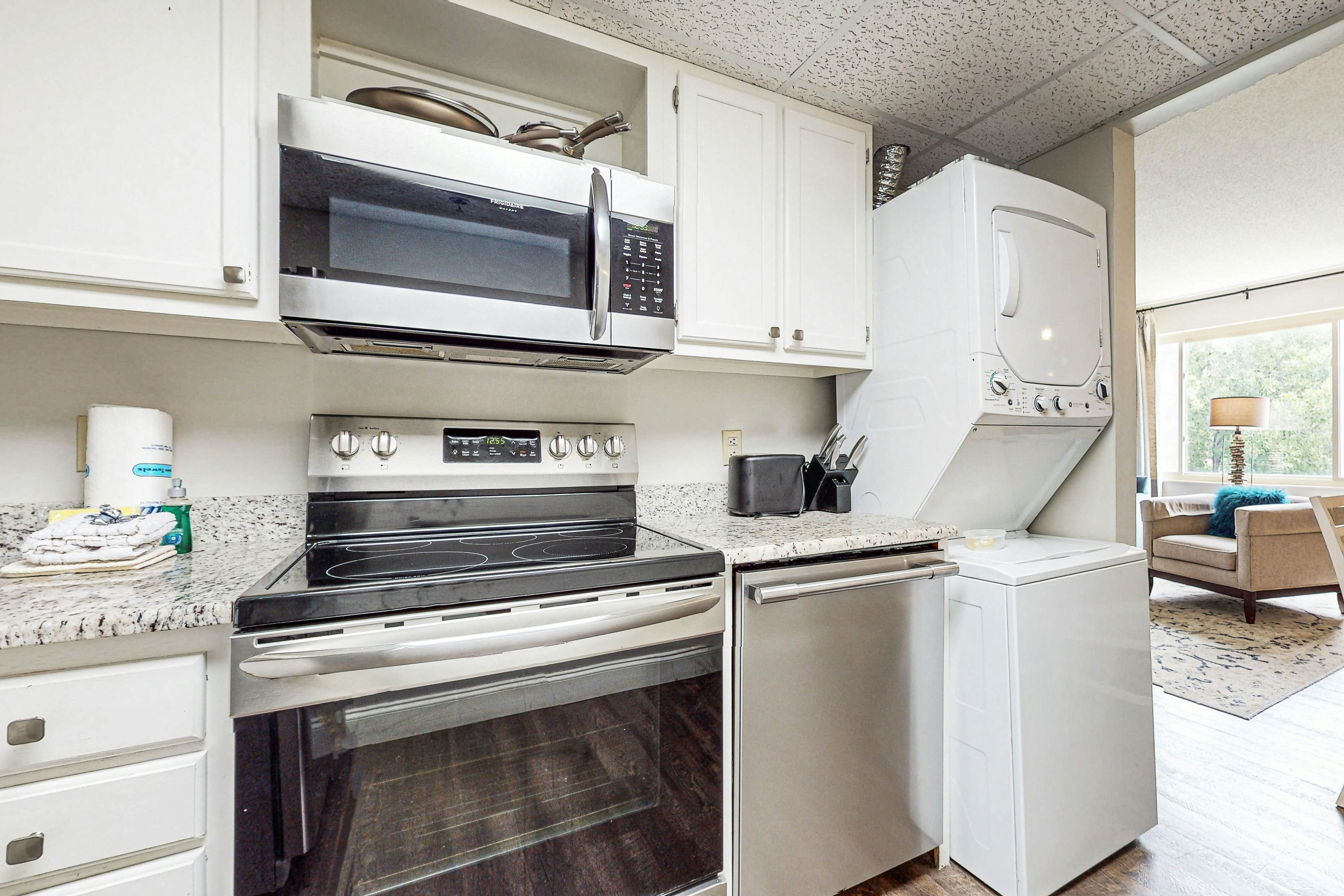 Stylish Riverview Corner Unit with Free Attraction Tickets, Balcony, & Fireplace