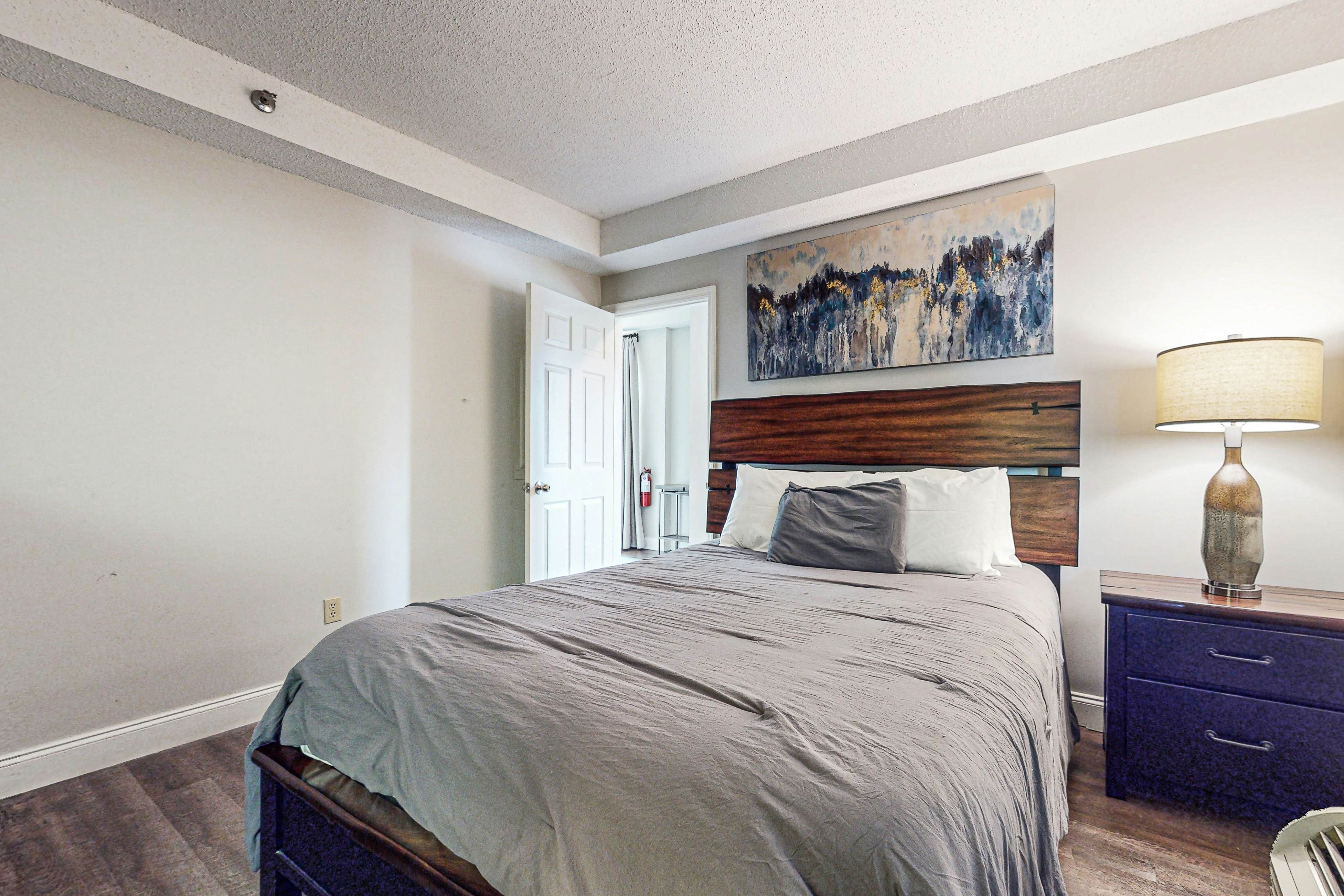 Stylish Riverview Corner Unit with Free Attraction Tickets, Balcony, & Fireplace