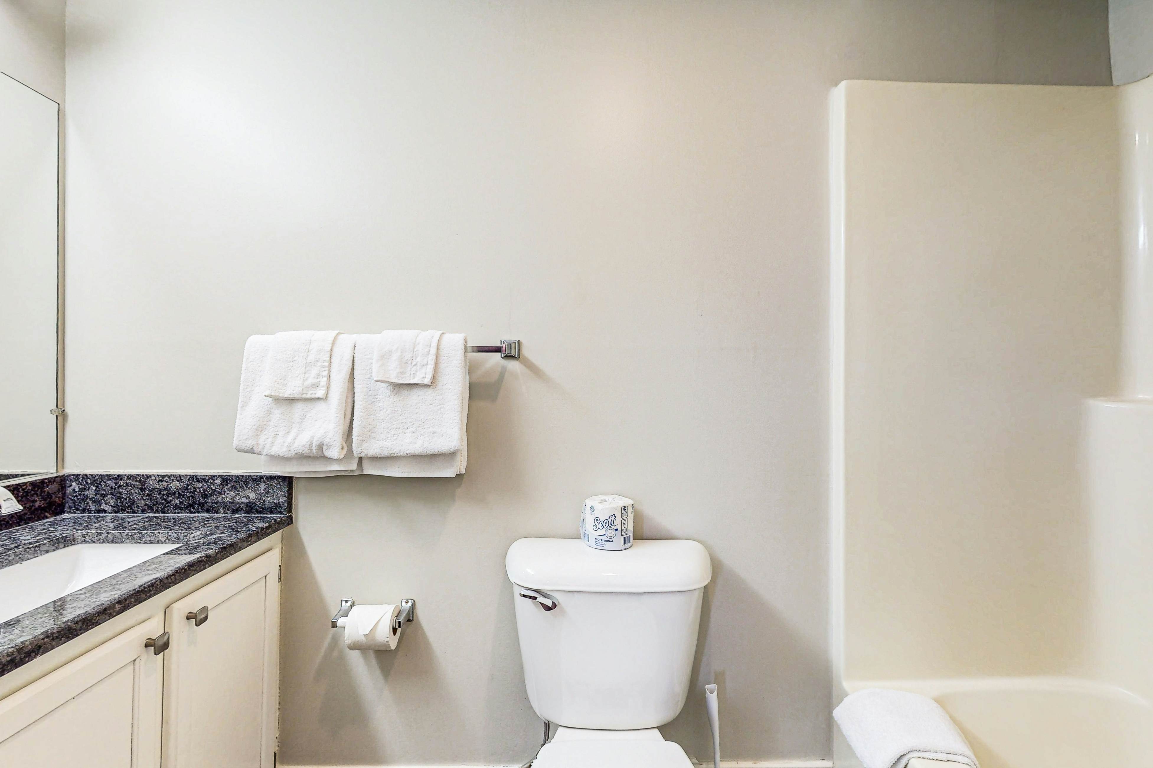 Stylish Riverview Corner Unit with Free Attraction Tickets, Balcony, & Fireplace