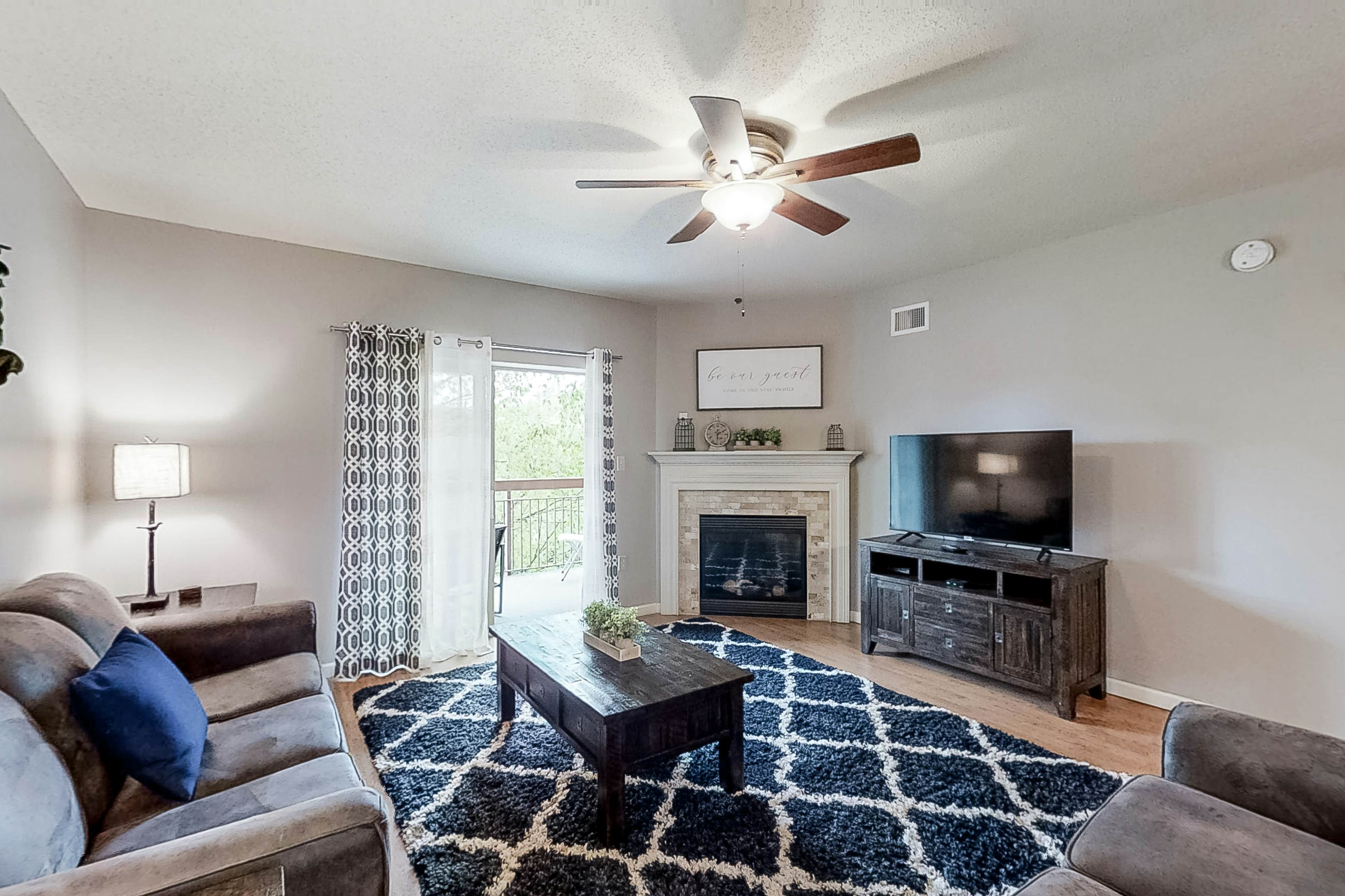 Condo Near Downtown, Sleeps 8・Balcony・Shared Pool