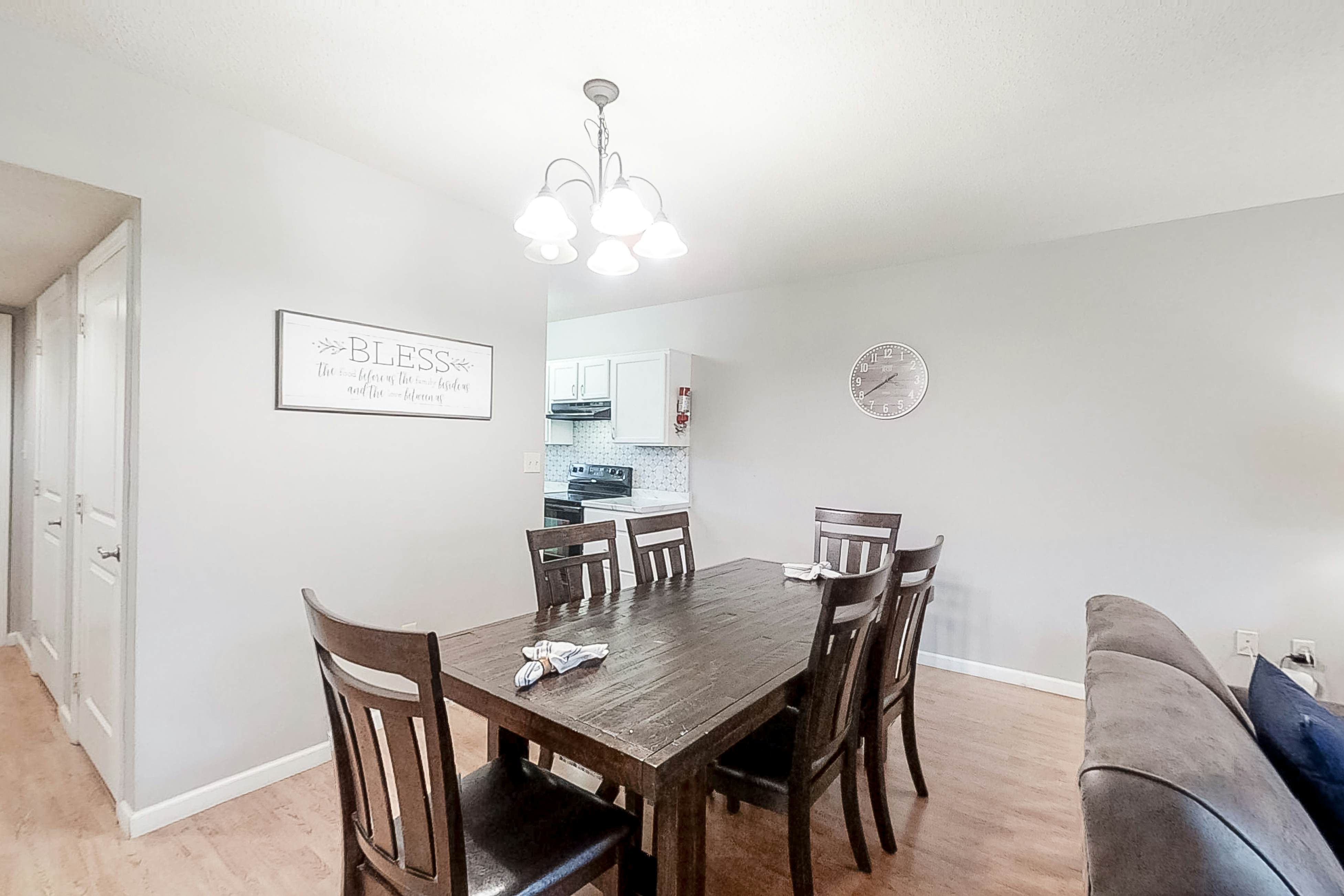 Condo Near Downtown, Sleeps 8・Balcony・Shared Pool