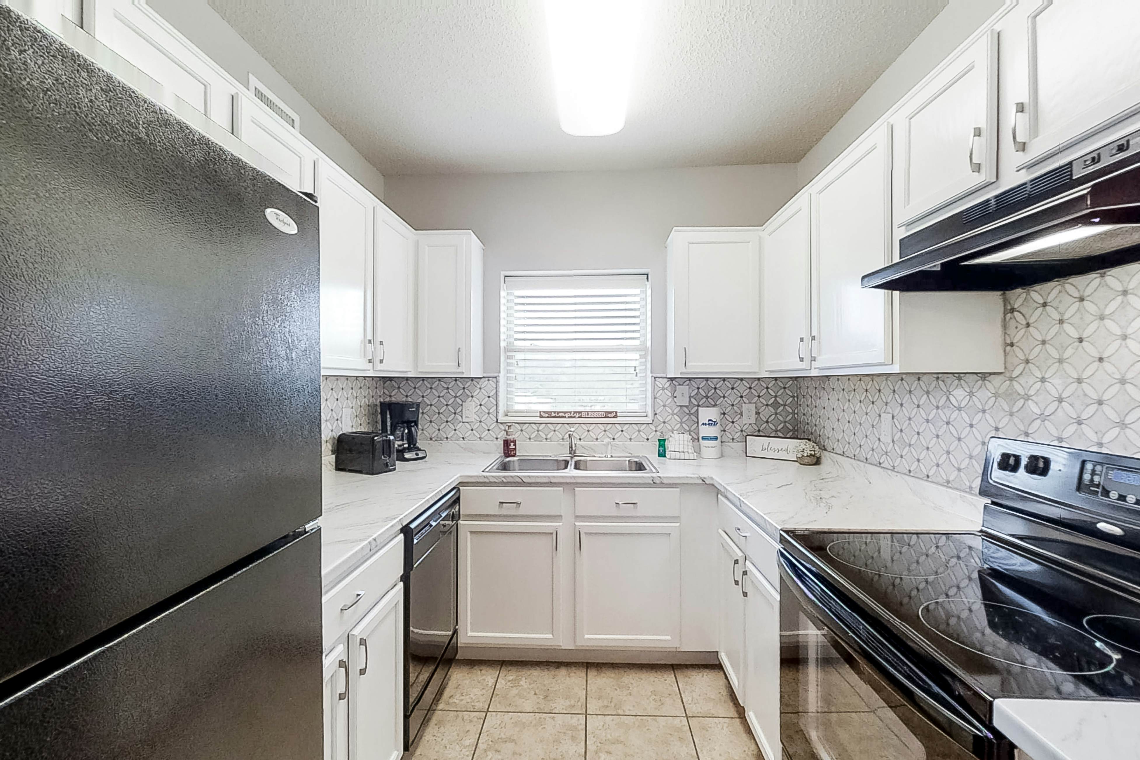 Condo Near Downtown, Sleeps 8・Balcony・Shared Pool