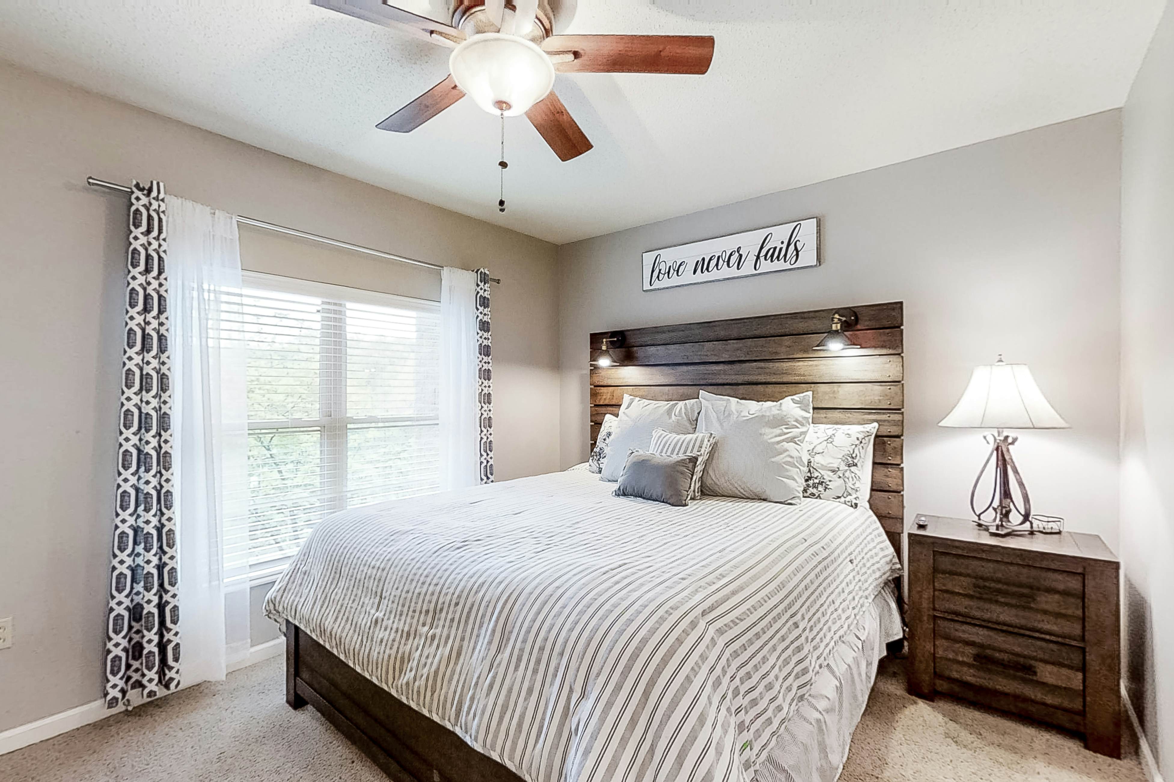 Condo Near Downtown, Sleeps 8・Balcony・Shared Pool