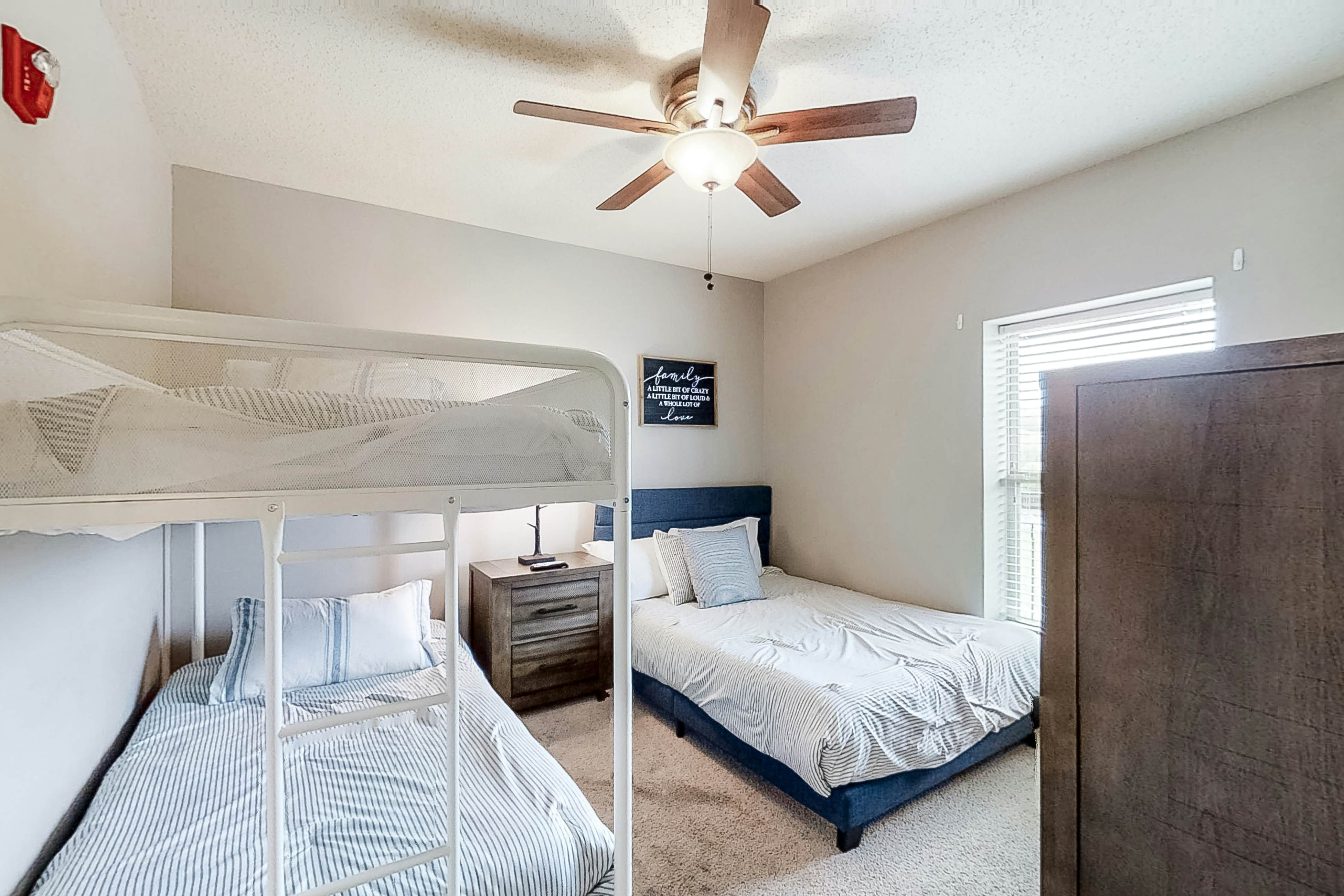 Condo Near Downtown, Sleeps 8・Balcony・Shared Pool