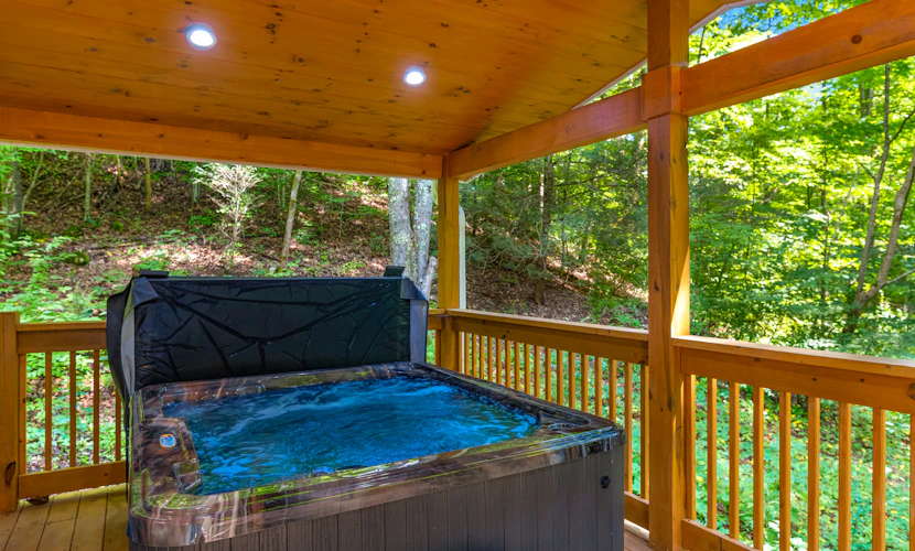Calming Cottage, Sleeps 10, Hot Tub, Cozy Fireplace