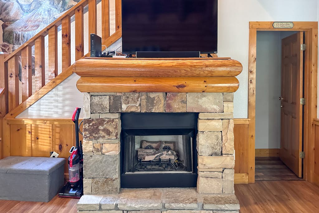 Reindeer Hideaway Cabin N Pigeon Forge, Sleeps 6