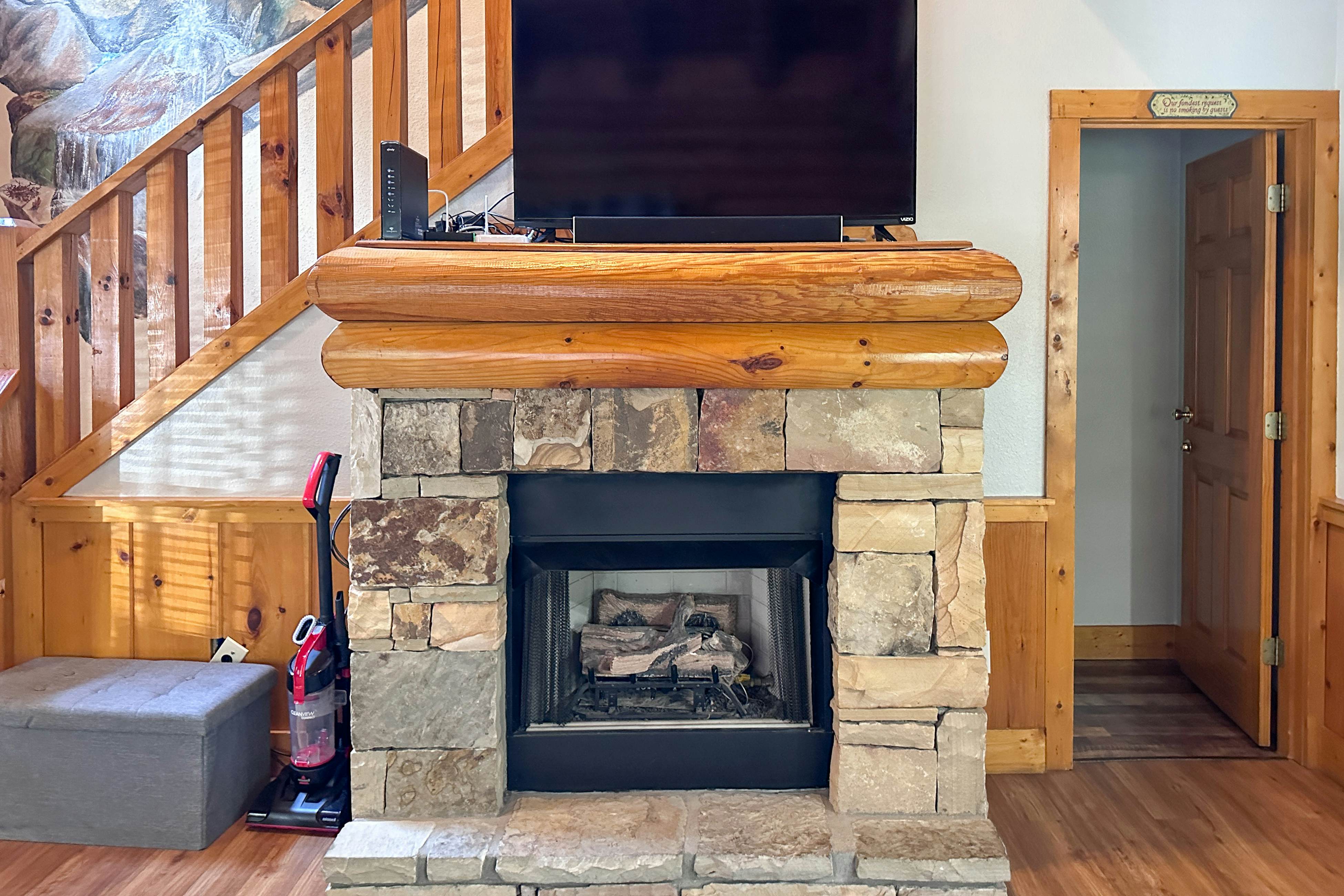 Reindeer Hideaway | Cabin in Pigeon Forge with Free Attraction Tickets