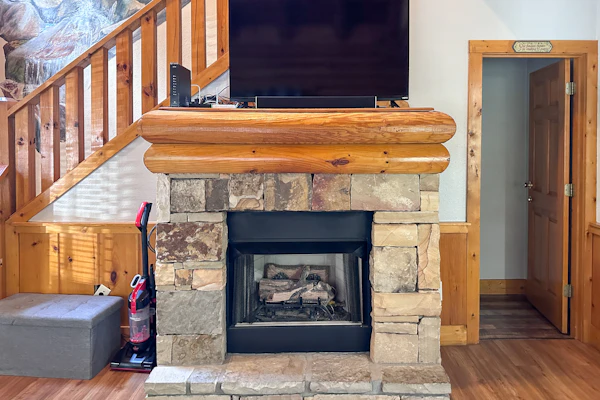 Reindeer Hideaway Cabin N Pigeon Forge, Sleeps 6