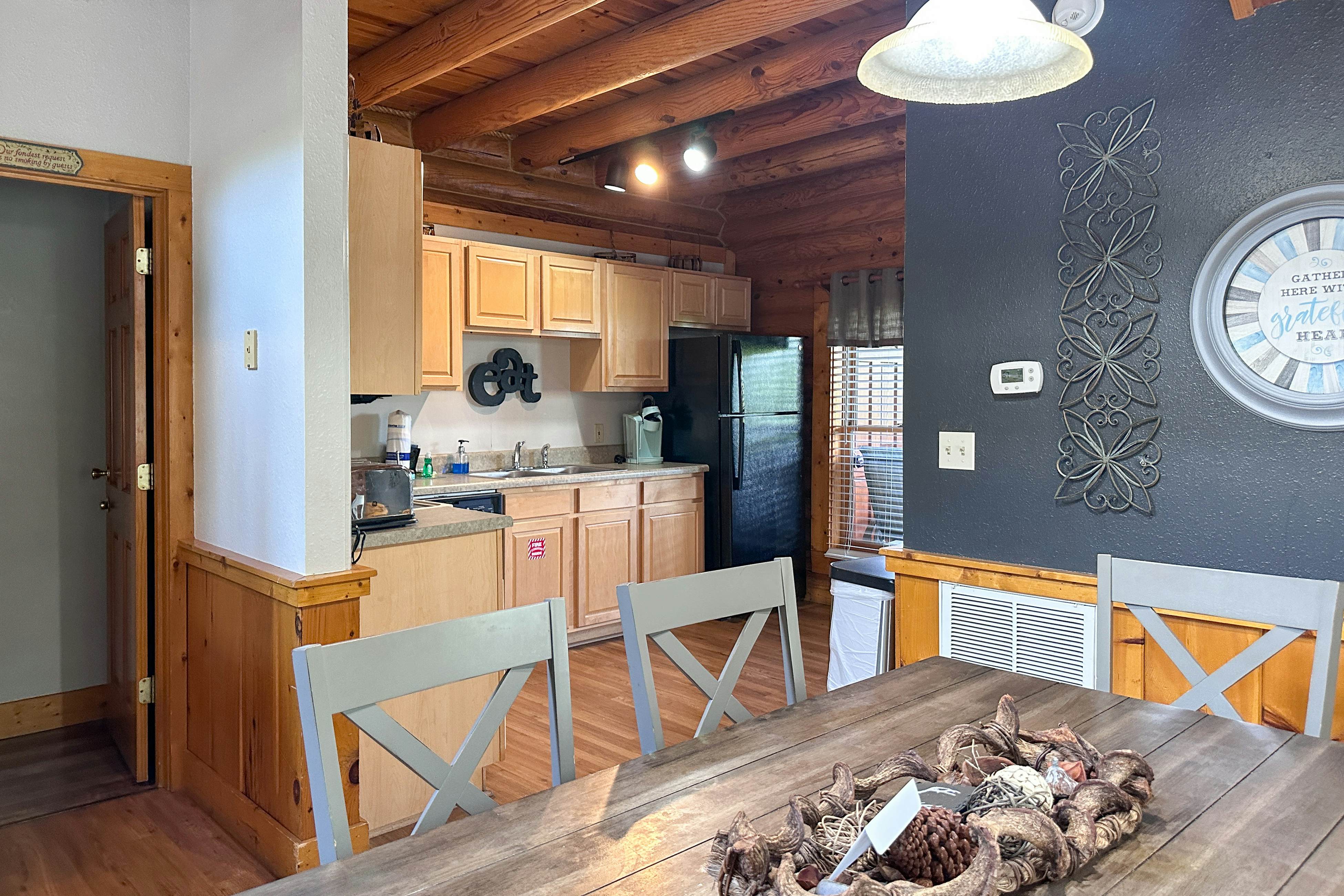 Reindeer Hideaway | Cabin in Pigeon Forge with Free Attraction Tickets