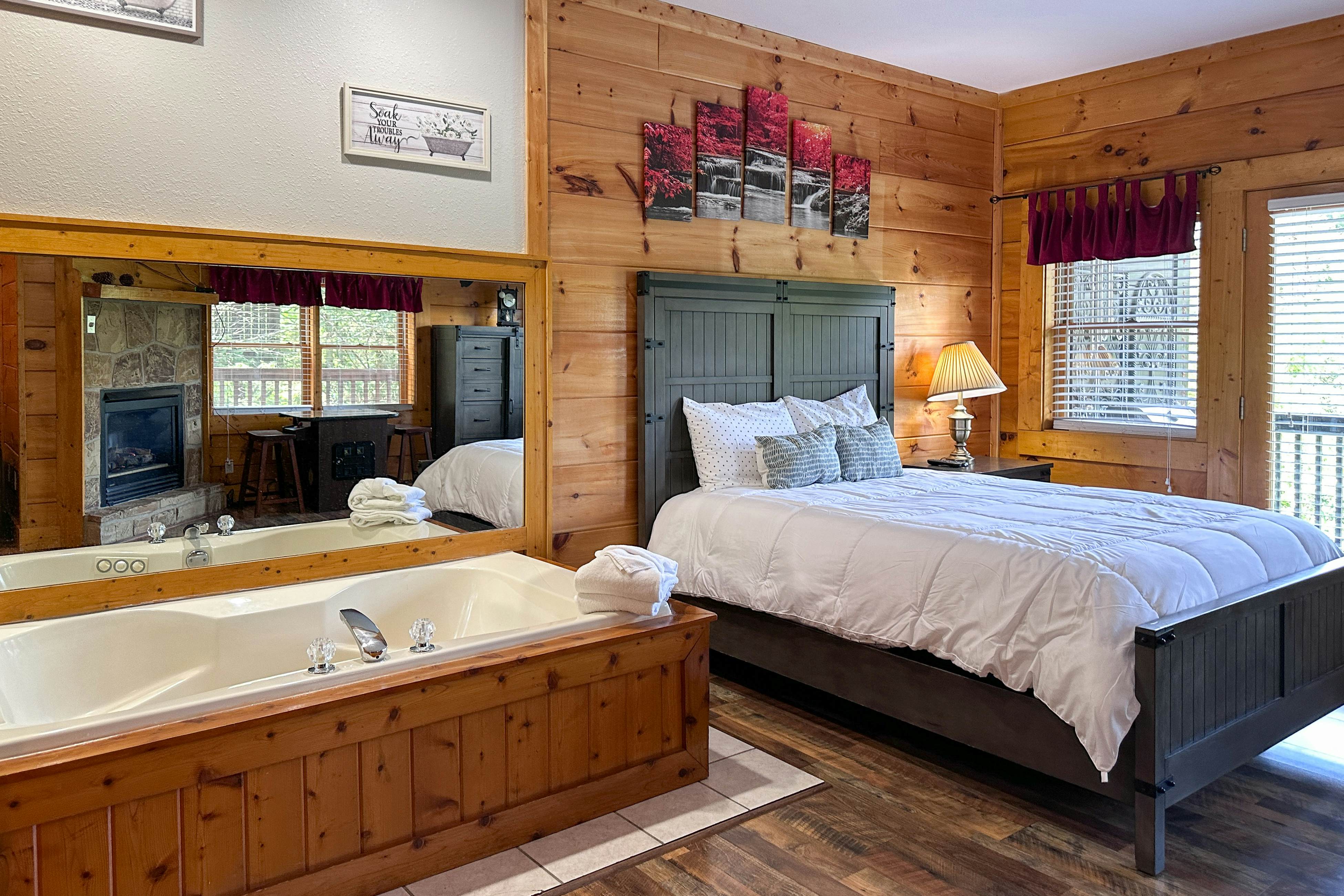 Reindeer Hideaway | Cabin in Pigeon Forge with Free Attraction Tickets