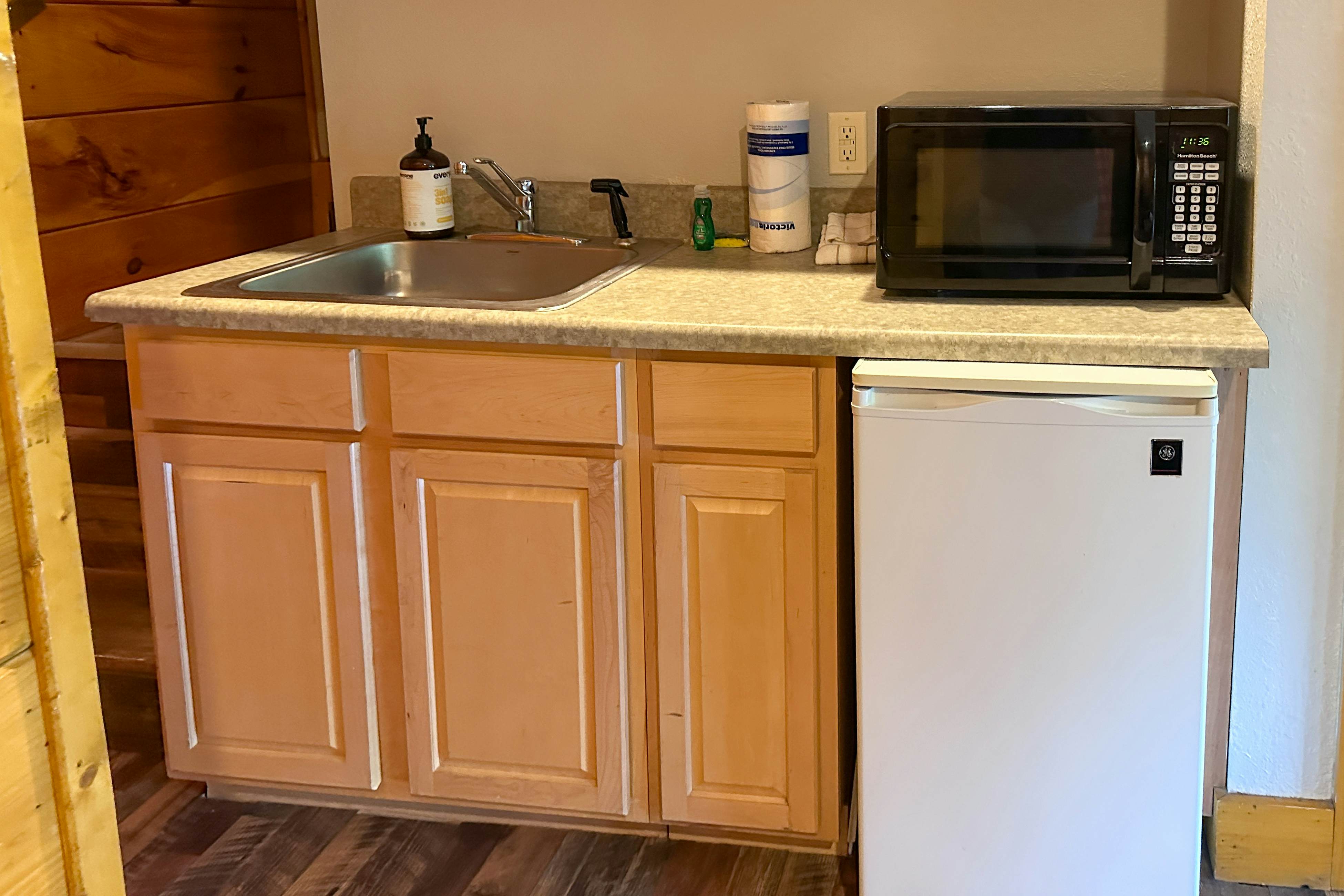 Reindeer Hideaway | Cabin in Pigeon Forge with Free Attraction Tickets