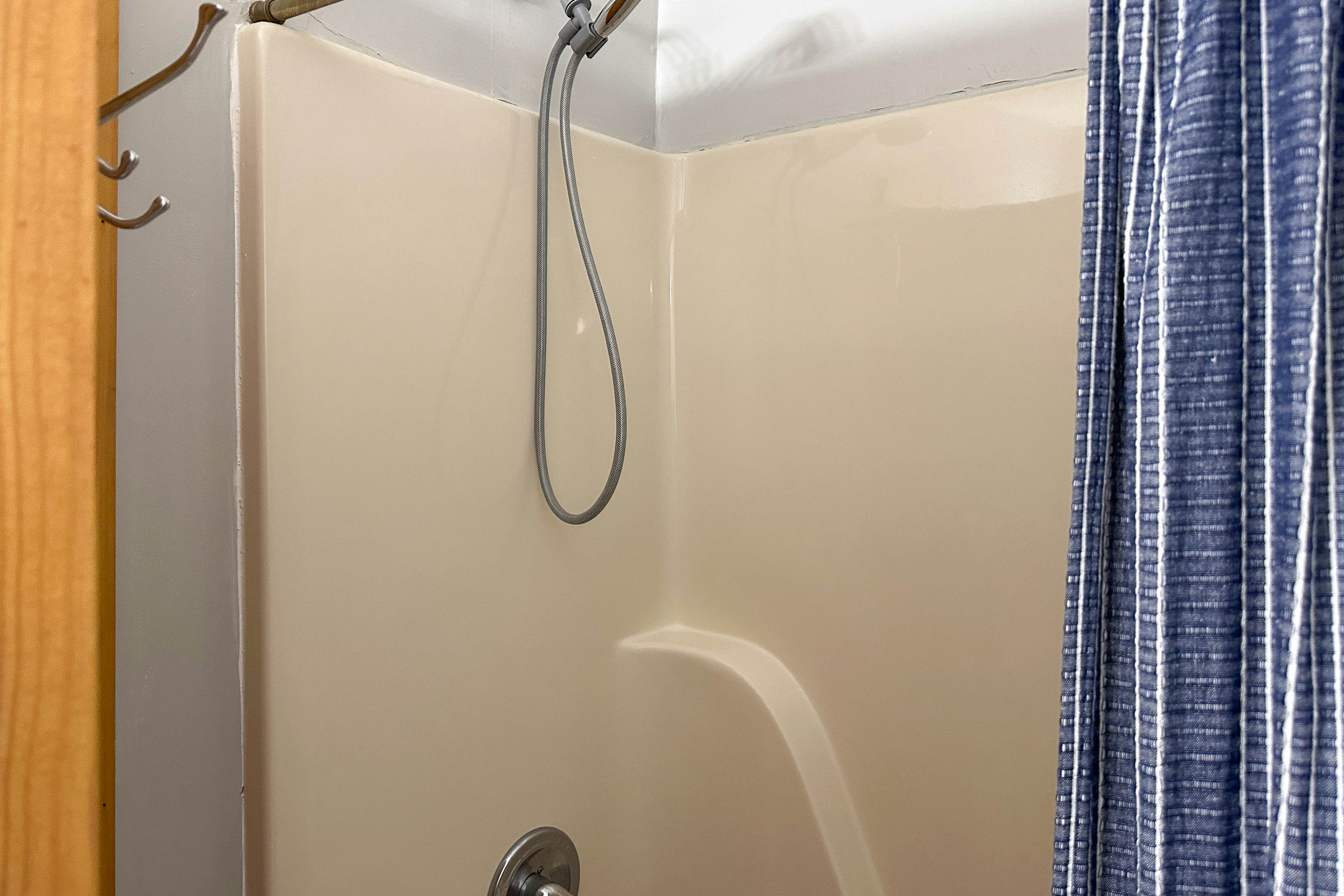 Reindeer Hideaway | Cabin in Pigeon Forge with Free Attraction Tickets