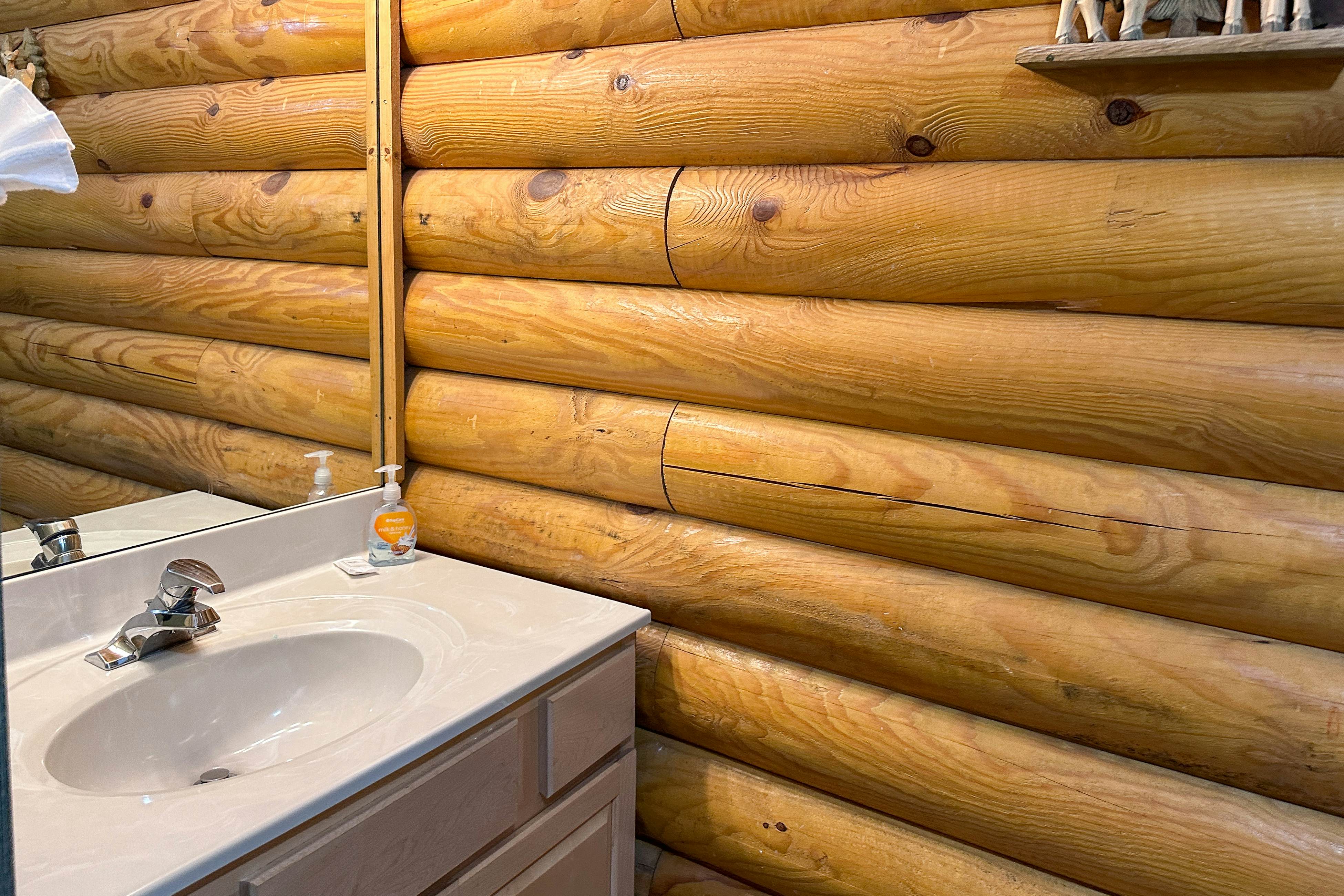 Reindeer Hideaway | Cabin in Pigeon Forge with Free Attraction Tickets