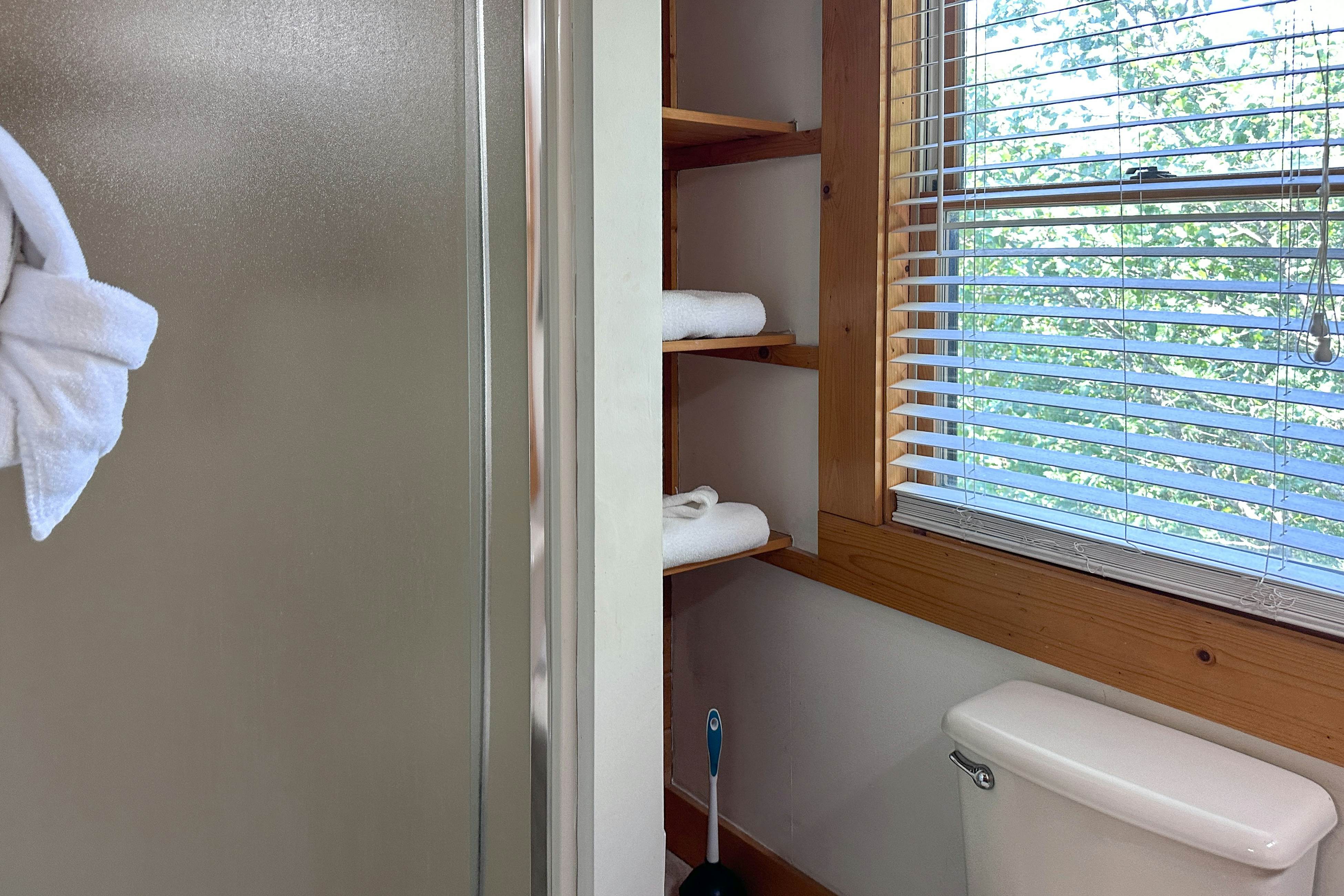 Reindeer Hideaway | Cabin in Pigeon Forge with Free Attraction Tickets