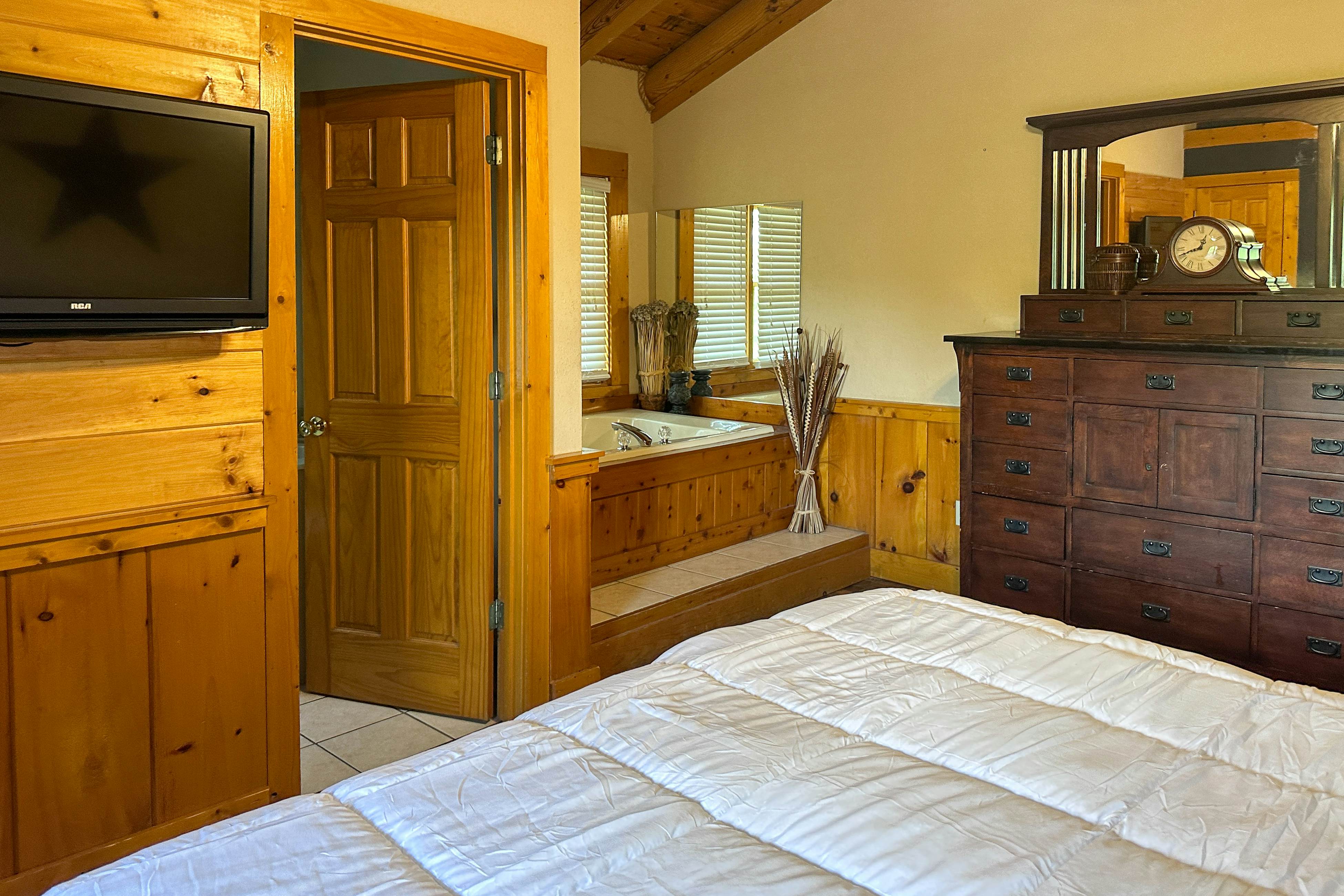 Reindeer Hideaway | Cabin in Pigeon Forge with Free Attraction Tickets